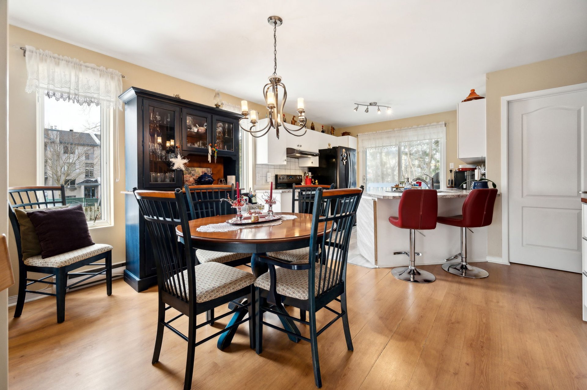 Montréal (L'Île-Bizard/Sainte-Geneviève), QC H9C 1M4, Canada, 5 Bedrooms Bedrooms, ,1 BathroomBathrooms,Residential,Active,45363