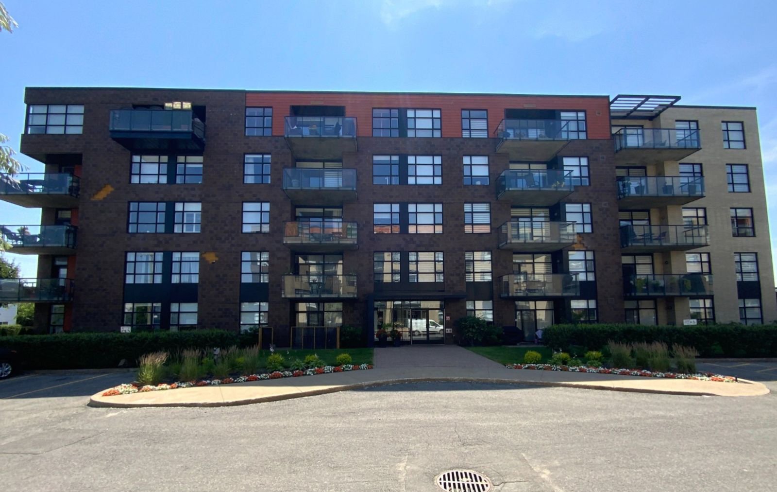 3177 Boul. de la Gare 110, VaudreuilDorion, QC J7V 0P6 MLS 25290168