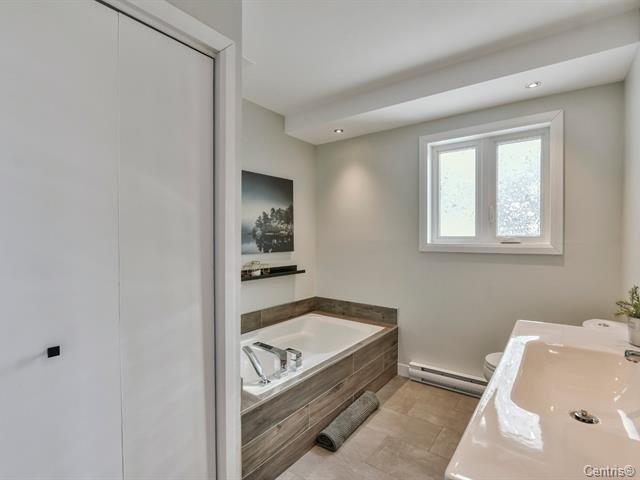 Saint-Donat, QC J0T 2C0, Canada, 3 Bedrooms Bedrooms, ,3 BathroomsBathrooms,Residential,Active,20265