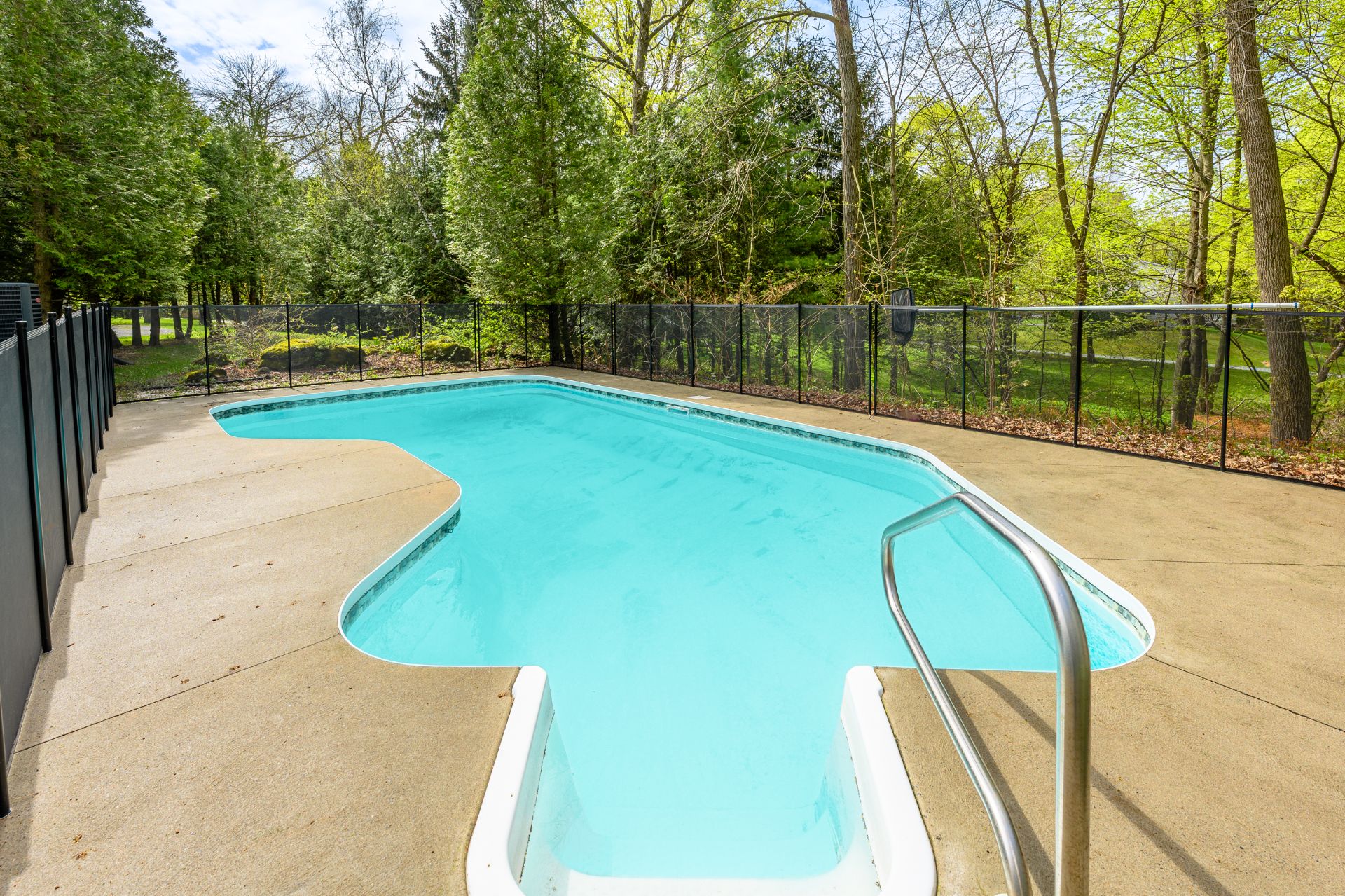 Saint-Armand, QC J0J 1N0, Canada, 5 Bedrooms Bedrooms, ,3 BathroomsBathrooms,Residential,Active,131324