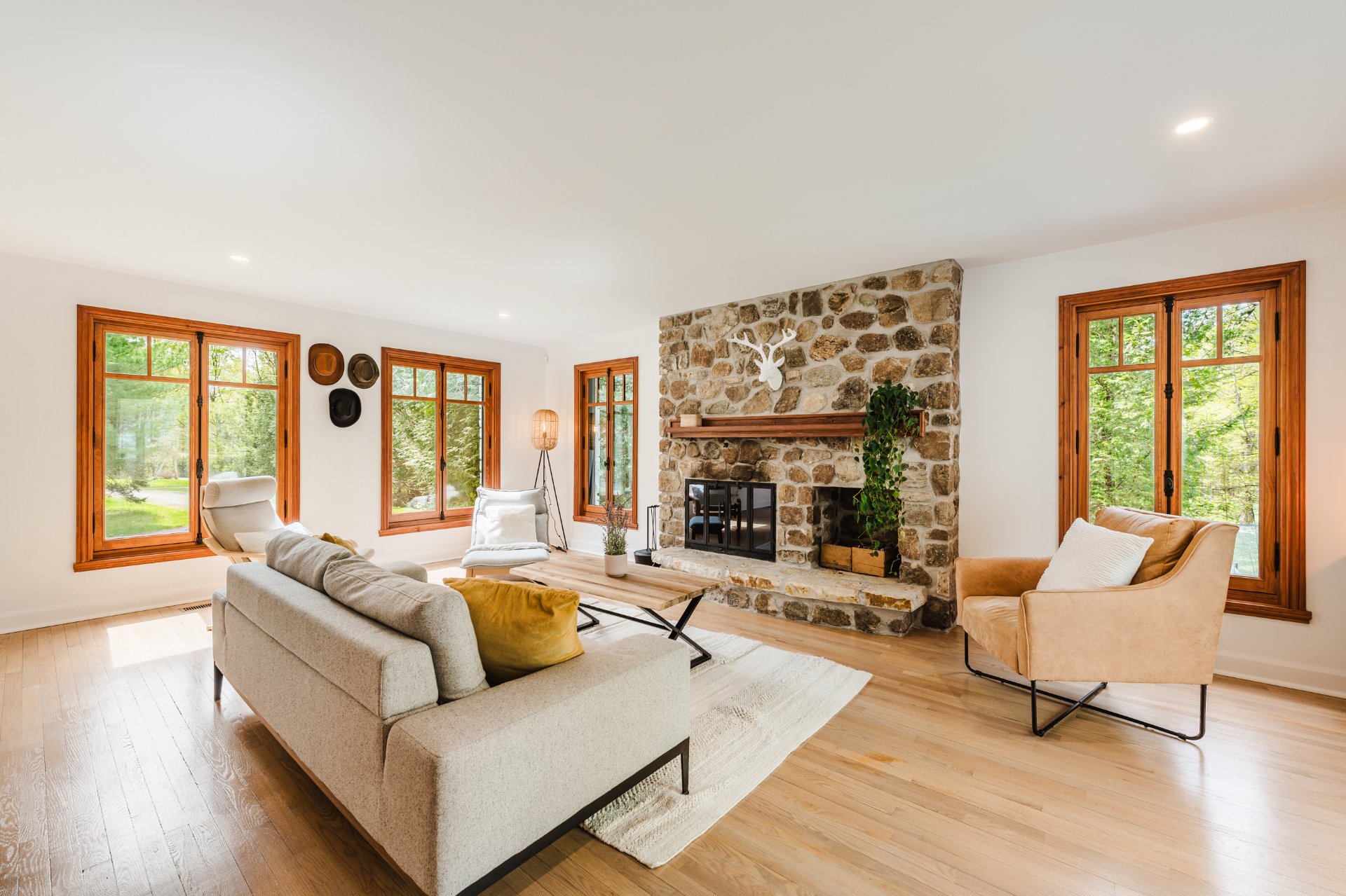 Saint-Armand, QC J0J 1N0, Canada, 5 Bedrooms Bedrooms, ,3 BathroomsBathrooms,Residential,Active,131324