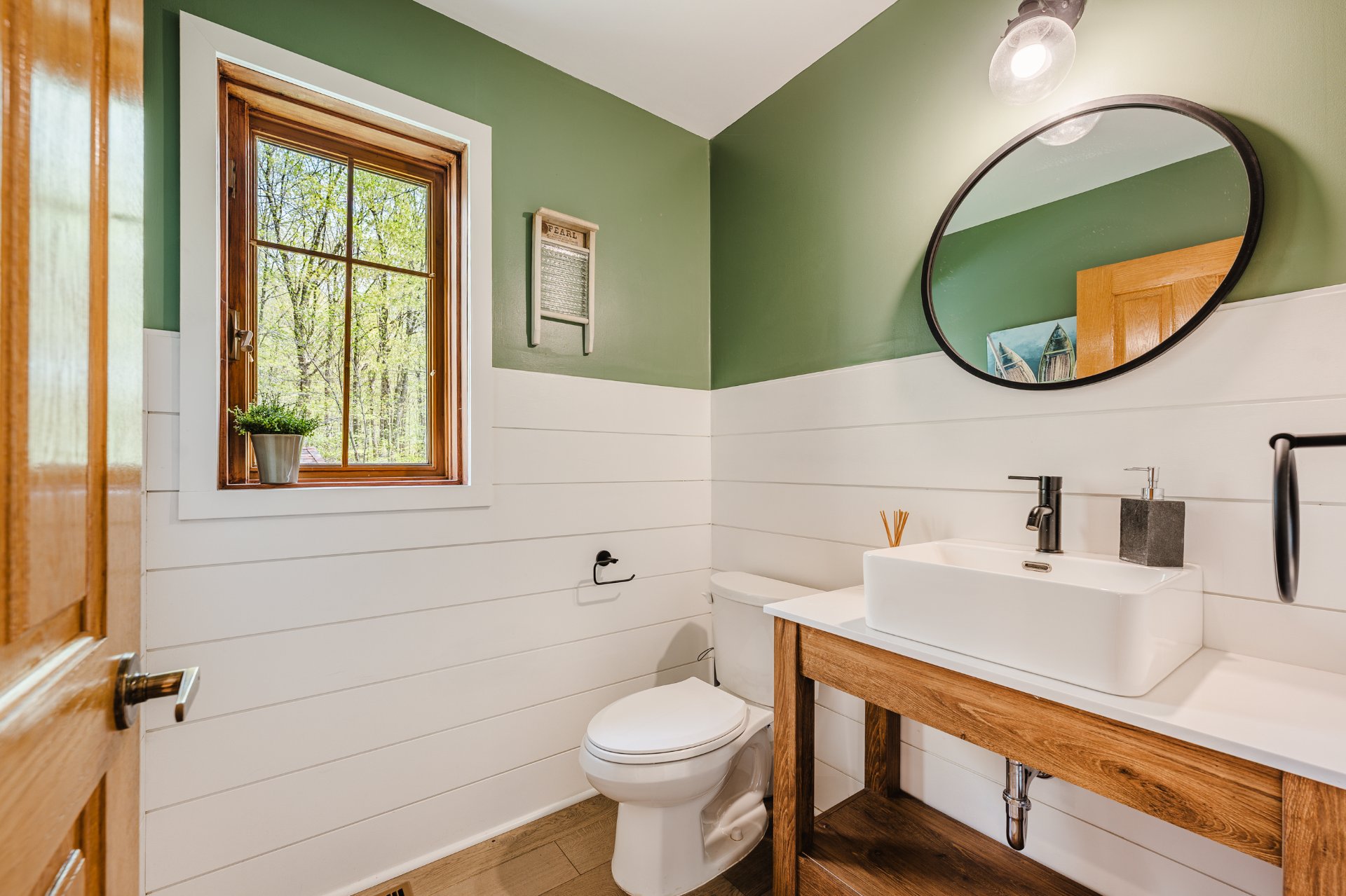 Saint-Armand, QC J0J 1N0, Canada, 5 Bedrooms Bedrooms, ,3 BathroomsBathrooms,Residential,Active,131324