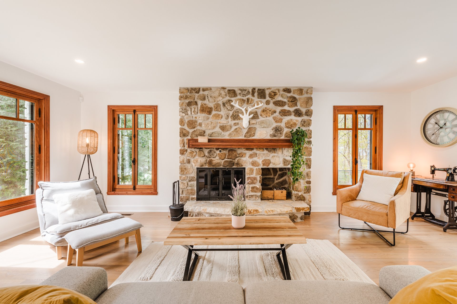 Saint-Armand, QC J0J 1N0, Canada, 5 Bedrooms Bedrooms, ,3 BathroomsBathrooms,Residential,Active,131324