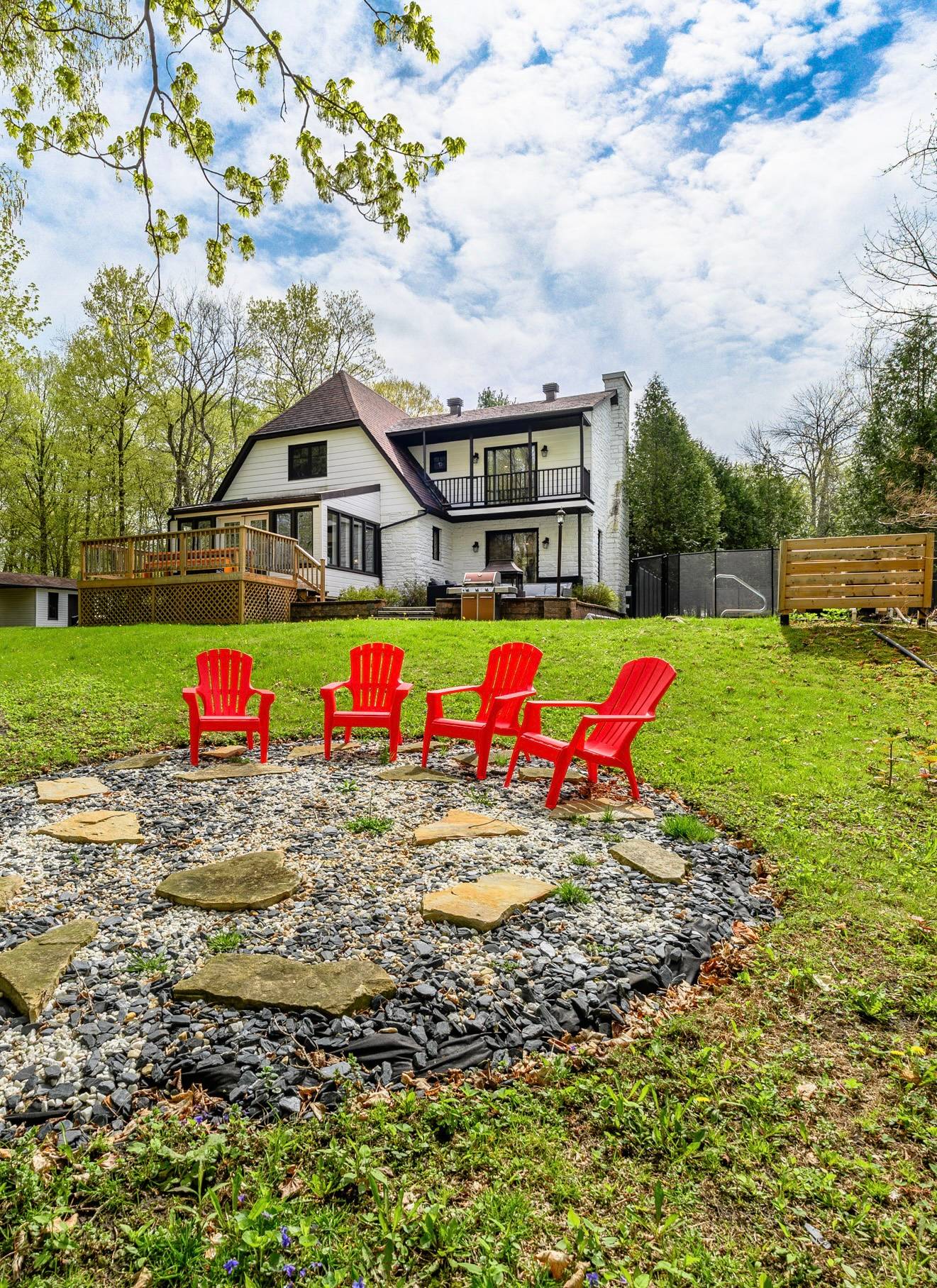 Saint-Armand, QC J0J 1N0, Canada, 5 Bedrooms Bedrooms, ,3 BathroomsBathrooms,Residential,Active,131324