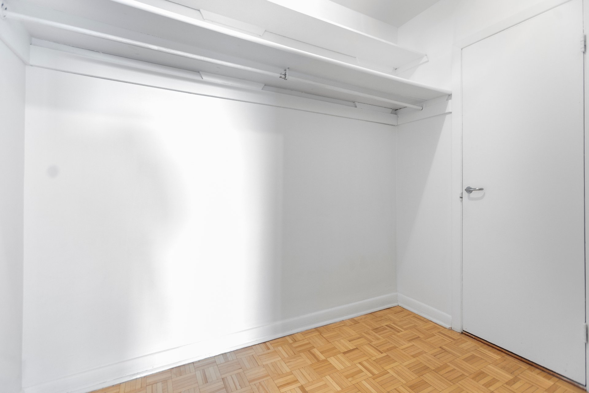 Côte-Saint-Luc, QC H3X 2W2, Canada, 2 Bedrooms Bedrooms, ,2 BathroomsBathrooms,Residential,Active,18206