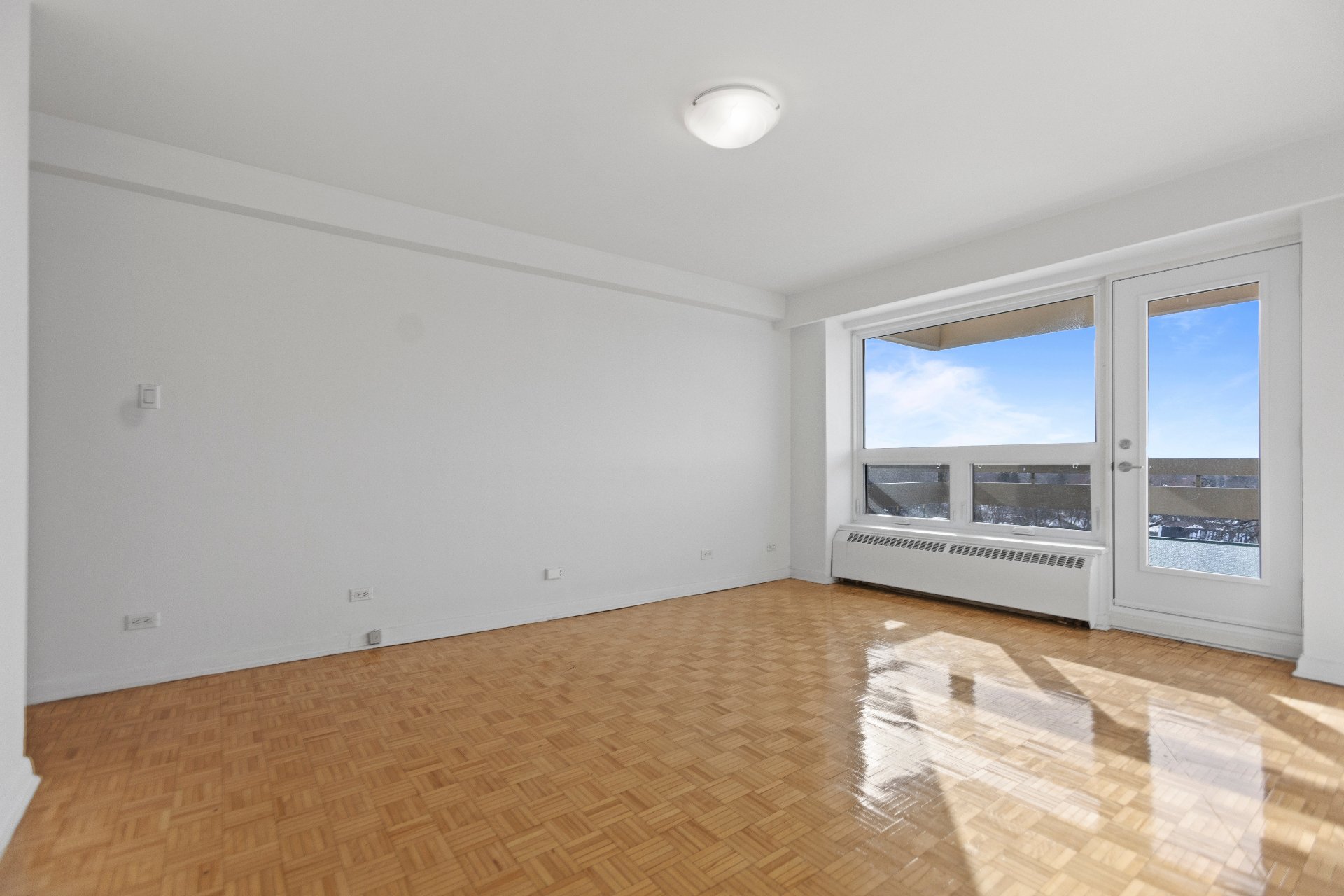 Côte-Saint-Luc, QC H3X 2W2, Canada, 2 Bedrooms Bedrooms, ,2 BathroomsBathrooms,Residential,Active,18206