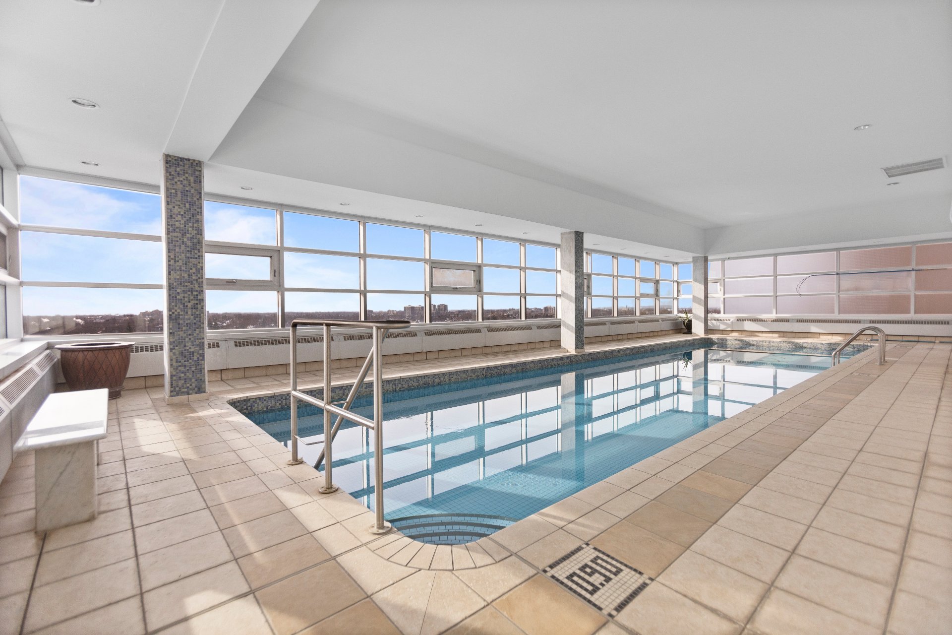 Côte-Saint-Luc, QC H3X 2W2, Canada, 2 Bedrooms Bedrooms, ,2 BathroomsBathrooms,Residential,Active,18206