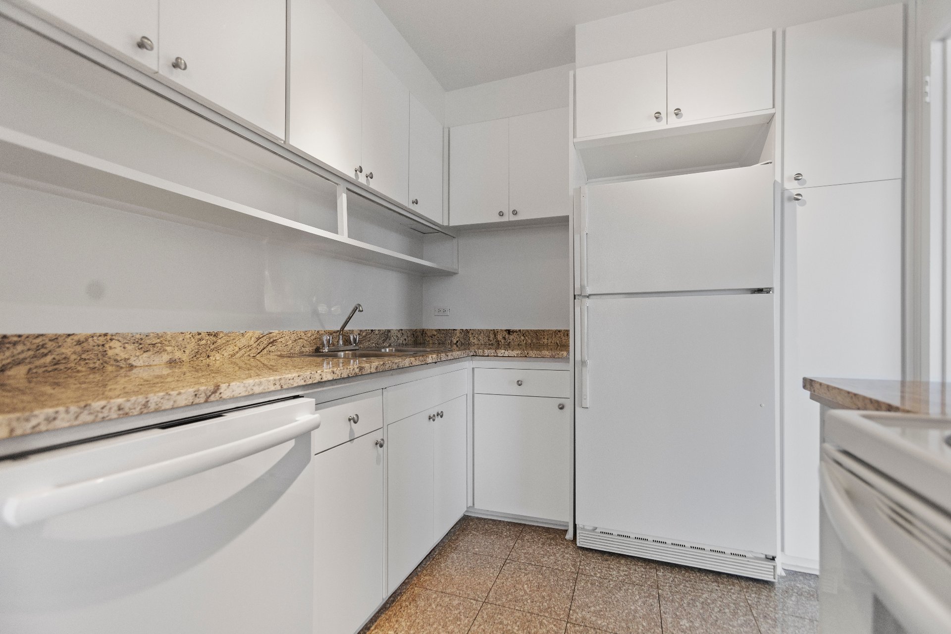 Côte-Saint-Luc, QC H3X 2W2, Canada, 2 Bedrooms Bedrooms, ,2 BathroomsBathrooms,Residential,Active,18206