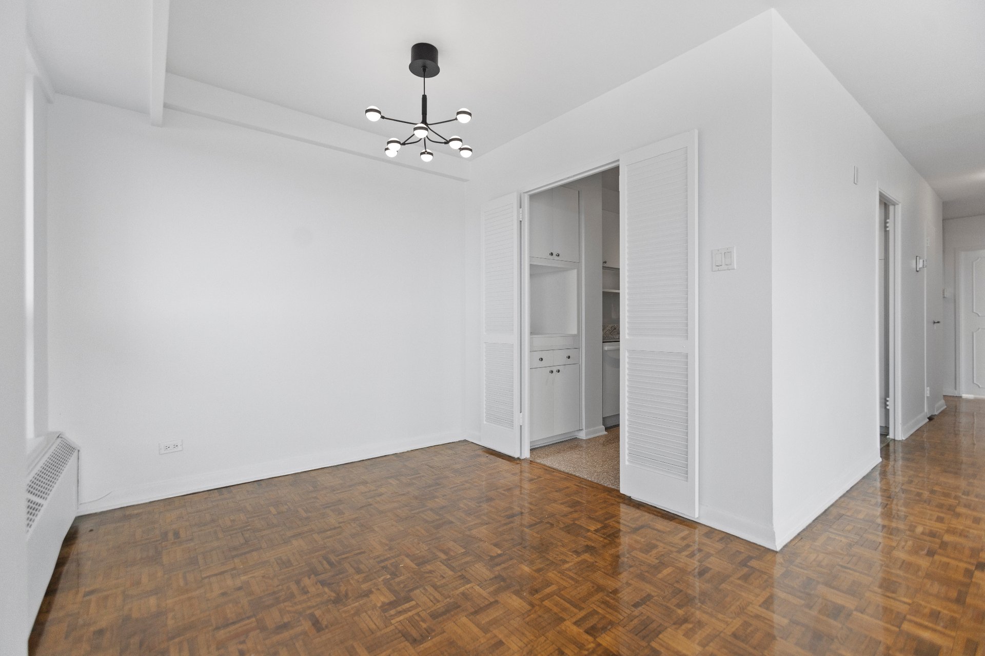 Côte-Saint-Luc, QC H3X 2W2, Canada, 2 Bedrooms Bedrooms, ,2 BathroomsBathrooms,Residential,Active,18206