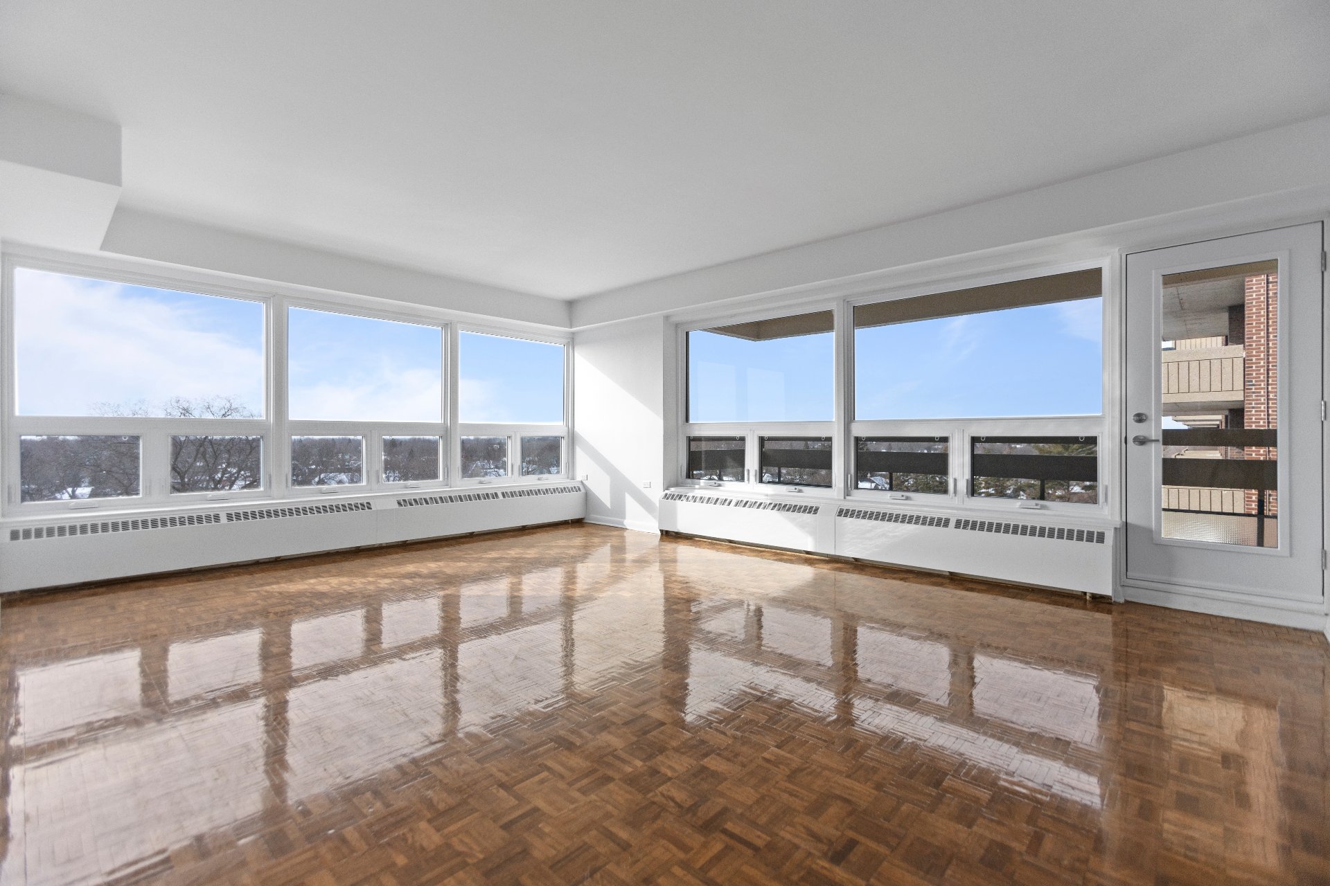 Côte-Saint-Luc, QC H3X 2W2, Canada, 2 Bedrooms Bedrooms, ,2 BathroomsBathrooms,Residential,Active,18206