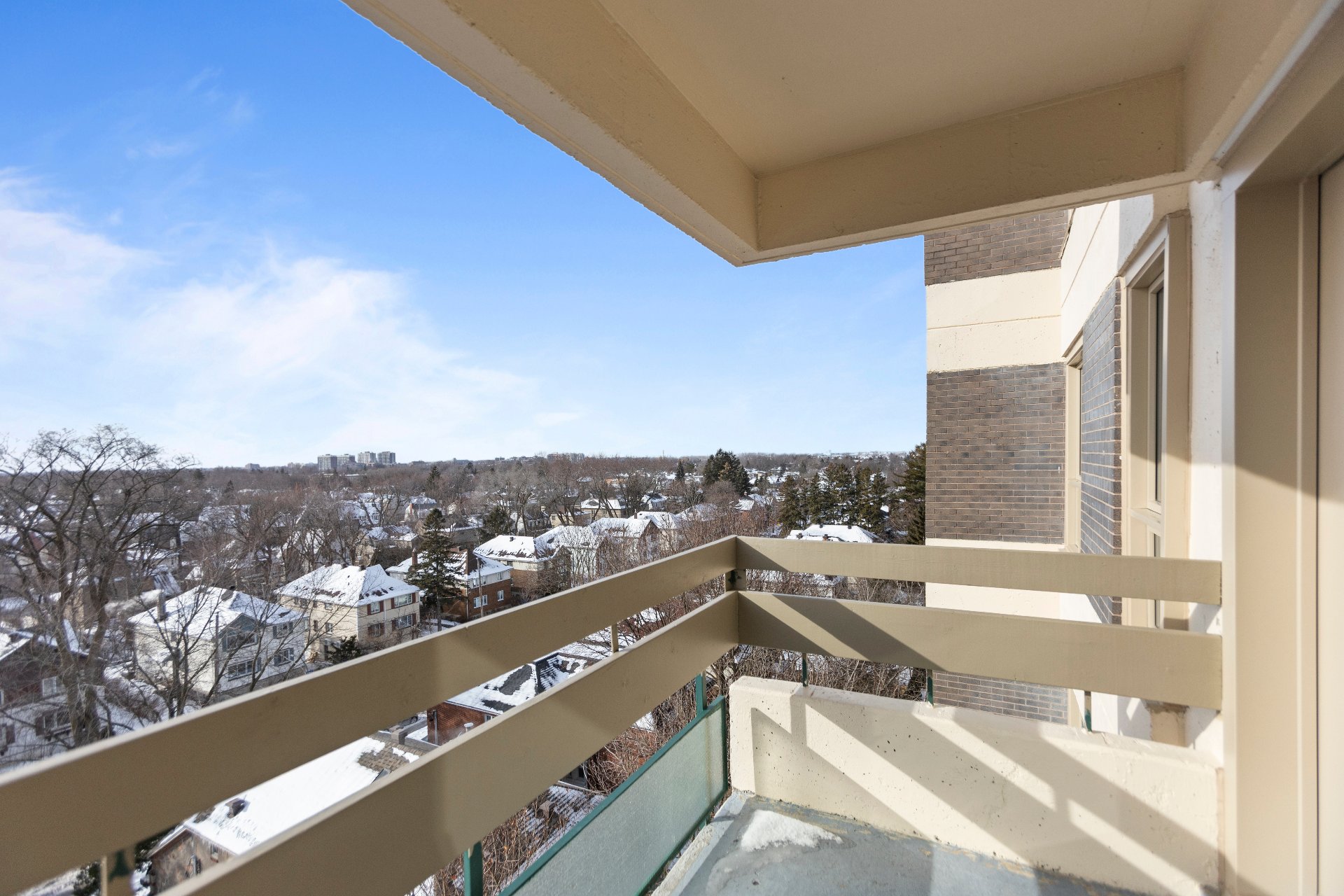 Côte-Saint-Luc, QC H3X 2W2, Canada, 2 Bedrooms Bedrooms, ,2 BathroomsBathrooms,Residential,Active,18206
