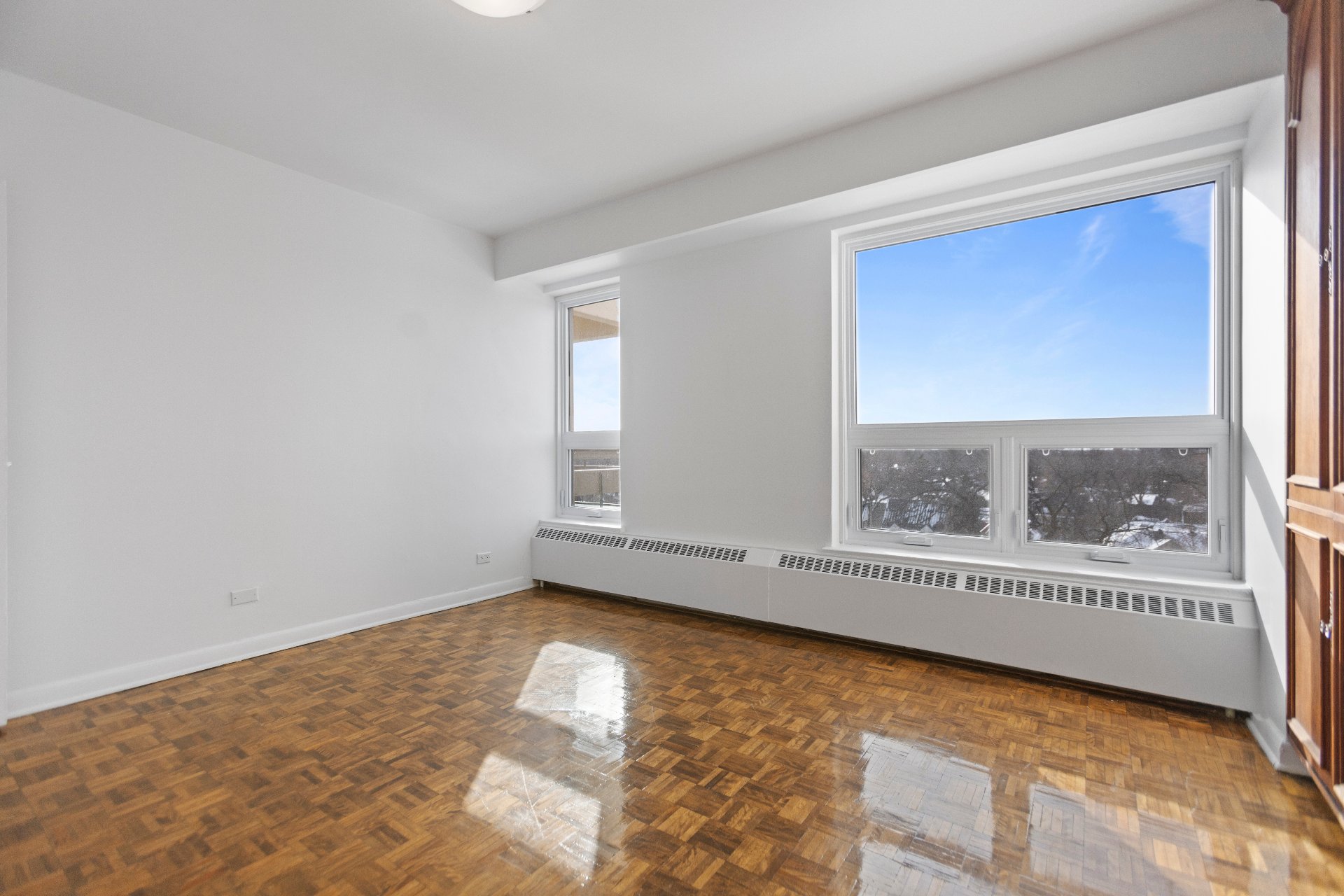 Côte-Saint-Luc, QC H3X 2W2, Canada, 2 Bedrooms Bedrooms, ,2 BathroomsBathrooms,Residential,Active,18206