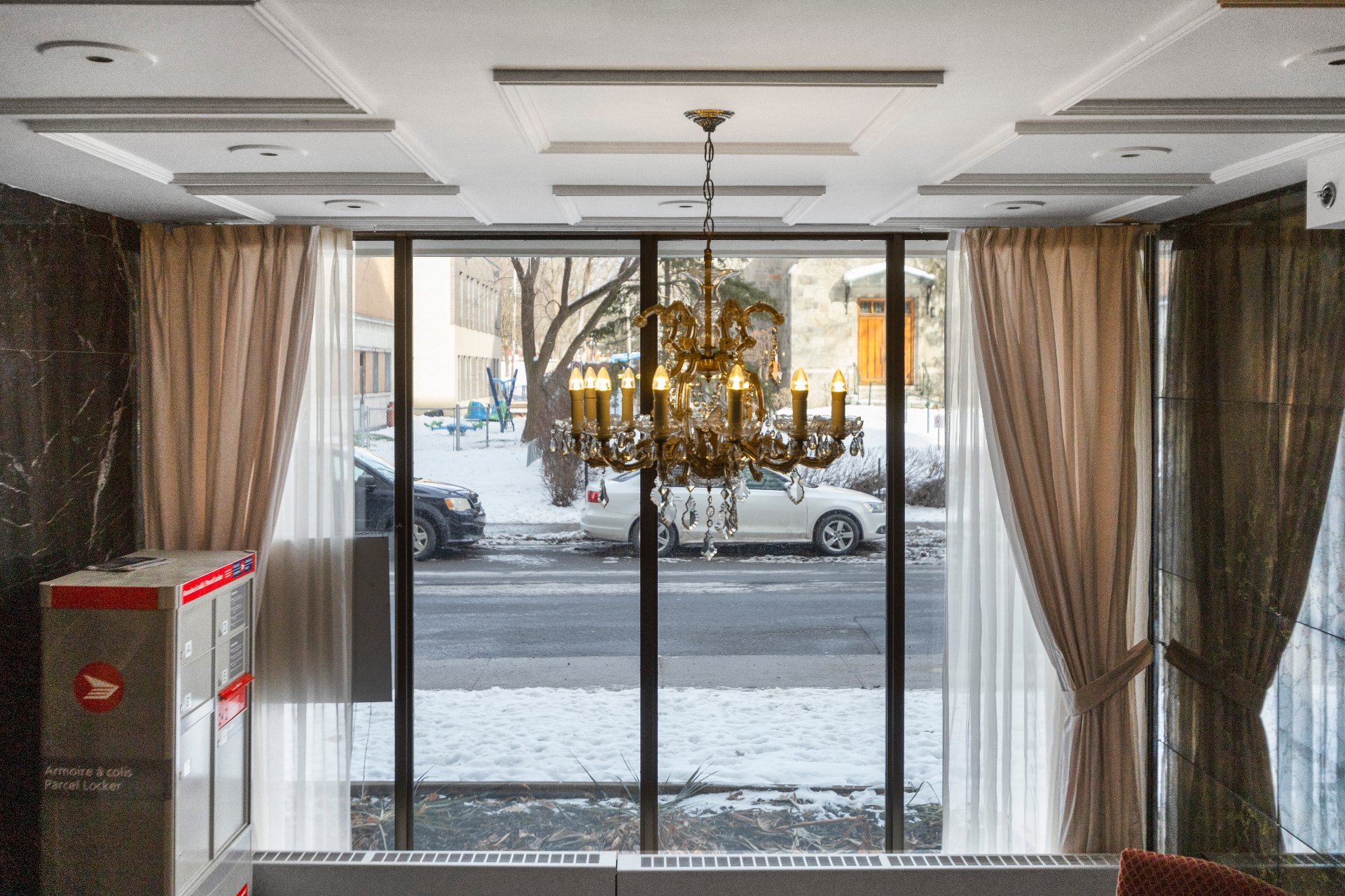 Côte-Saint-Luc, QC H3X 2W2, Canada, 2 Bedrooms Bedrooms, ,2 BathroomsBathrooms,Residential,Active,18206