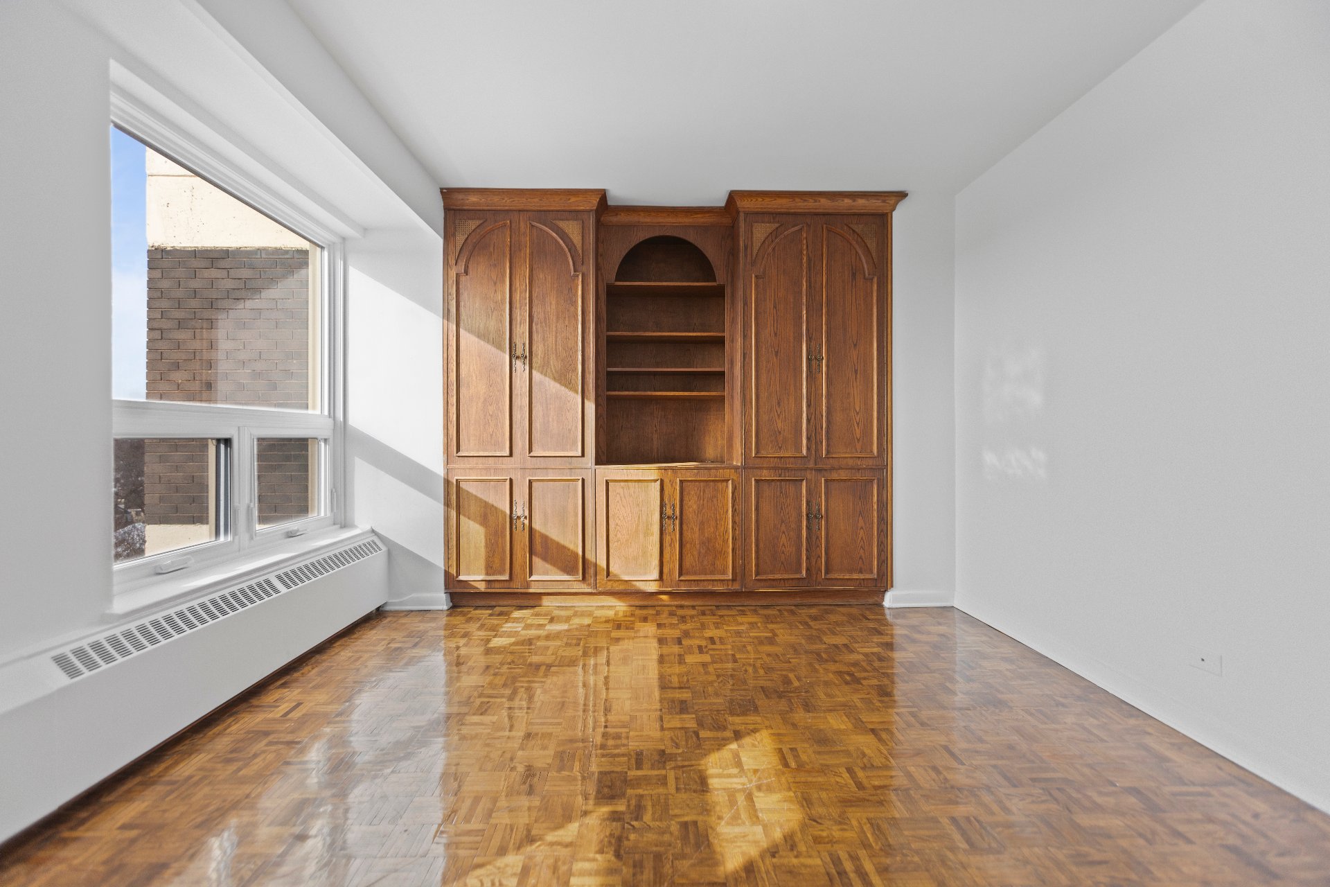 Côte-Saint-Luc, QC H3X 2W2, Canada, 2 Bedrooms Bedrooms, ,2 BathroomsBathrooms,Residential,Active,18206