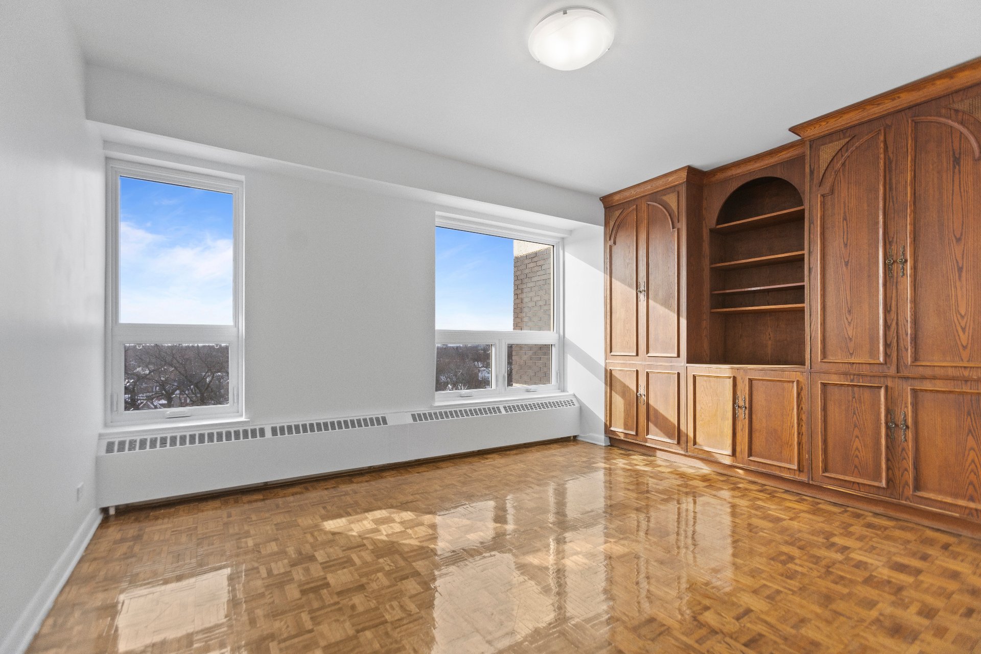 Côte-Saint-Luc, QC H3X 2W2, Canada, 2 Bedrooms Bedrooms, ,2 BathroomsBathrooms,Residential,Active,18206