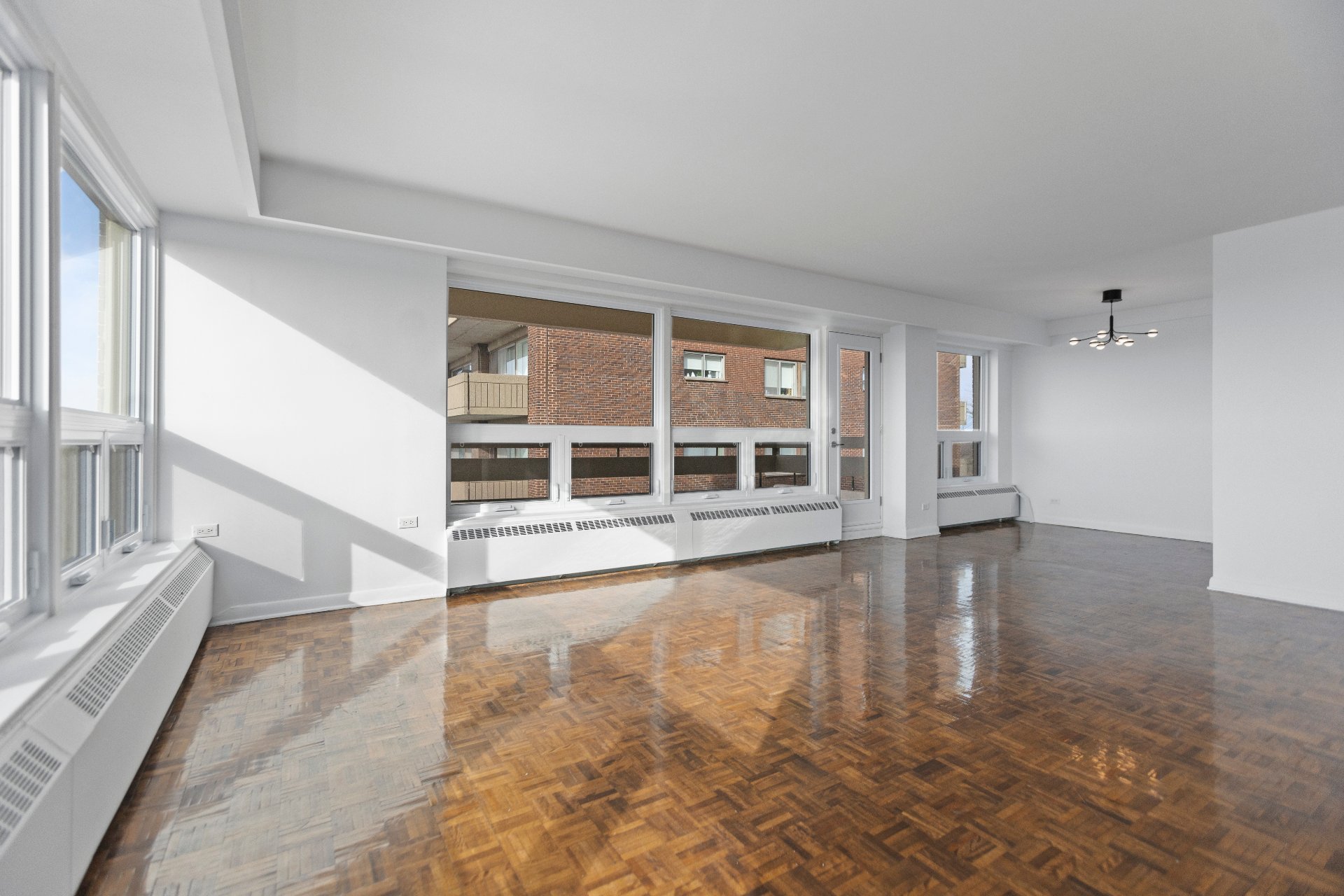 Côte-Saint-Luc, QC H3X 2W2, Canada, 2 Bedrooms Bedrooms, ,2 BathroomsBathrooms,Residential,Active,18206