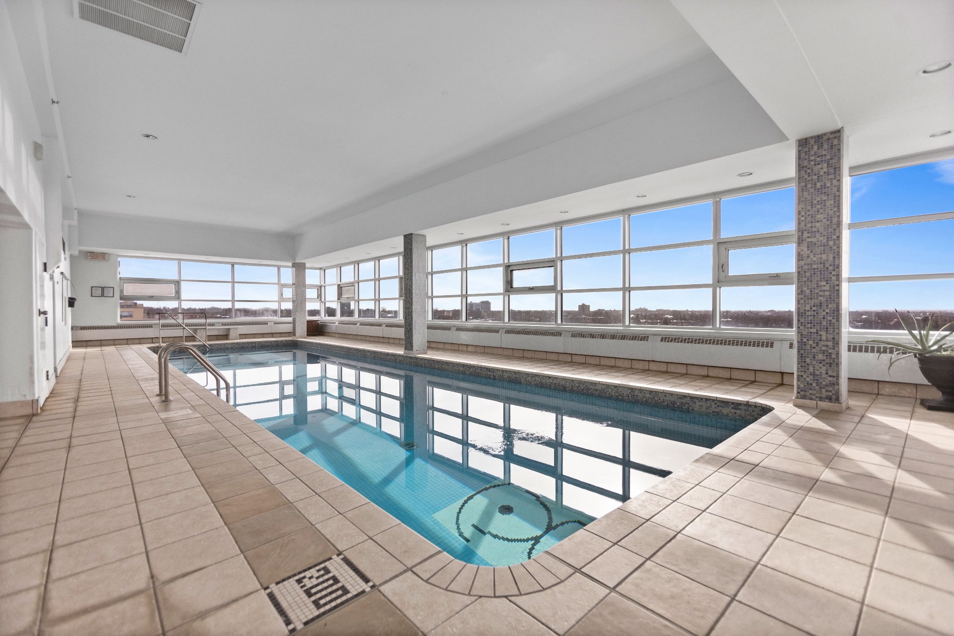 Côte-Saint-Luc, QC H3X 2W2, Canada, 2 Bedrooms Bedrooms, ,2 BathroomsBathrooms,Residential,Active,18206