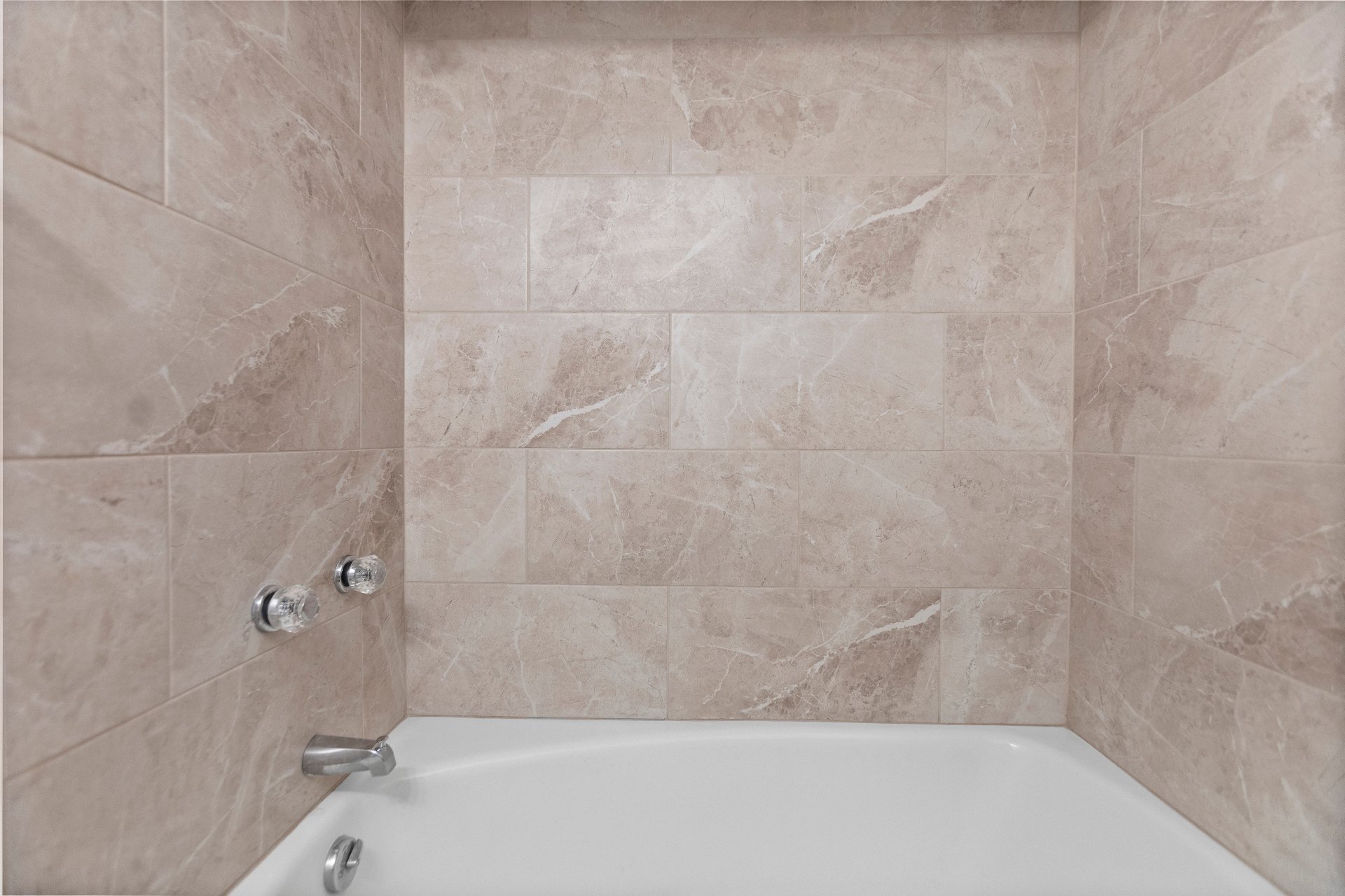 Côte-Saint-Luc, QC H3X 2W2, Canada, 2 Bedrooms Bedrooms, ,2 BathroomsBathrooms,Residential,Active,18206