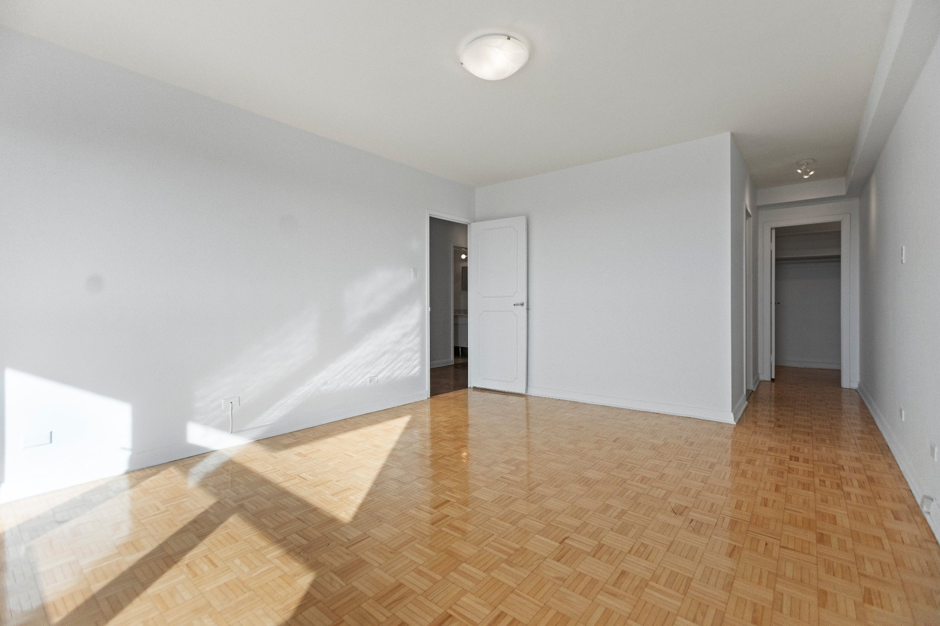 Côte-Saint-Luc, QC H3X 2W2, Canada, 2 Bedrooms Bedrooms, ,2 BathroomsBathrooms,Residential,Active,18206