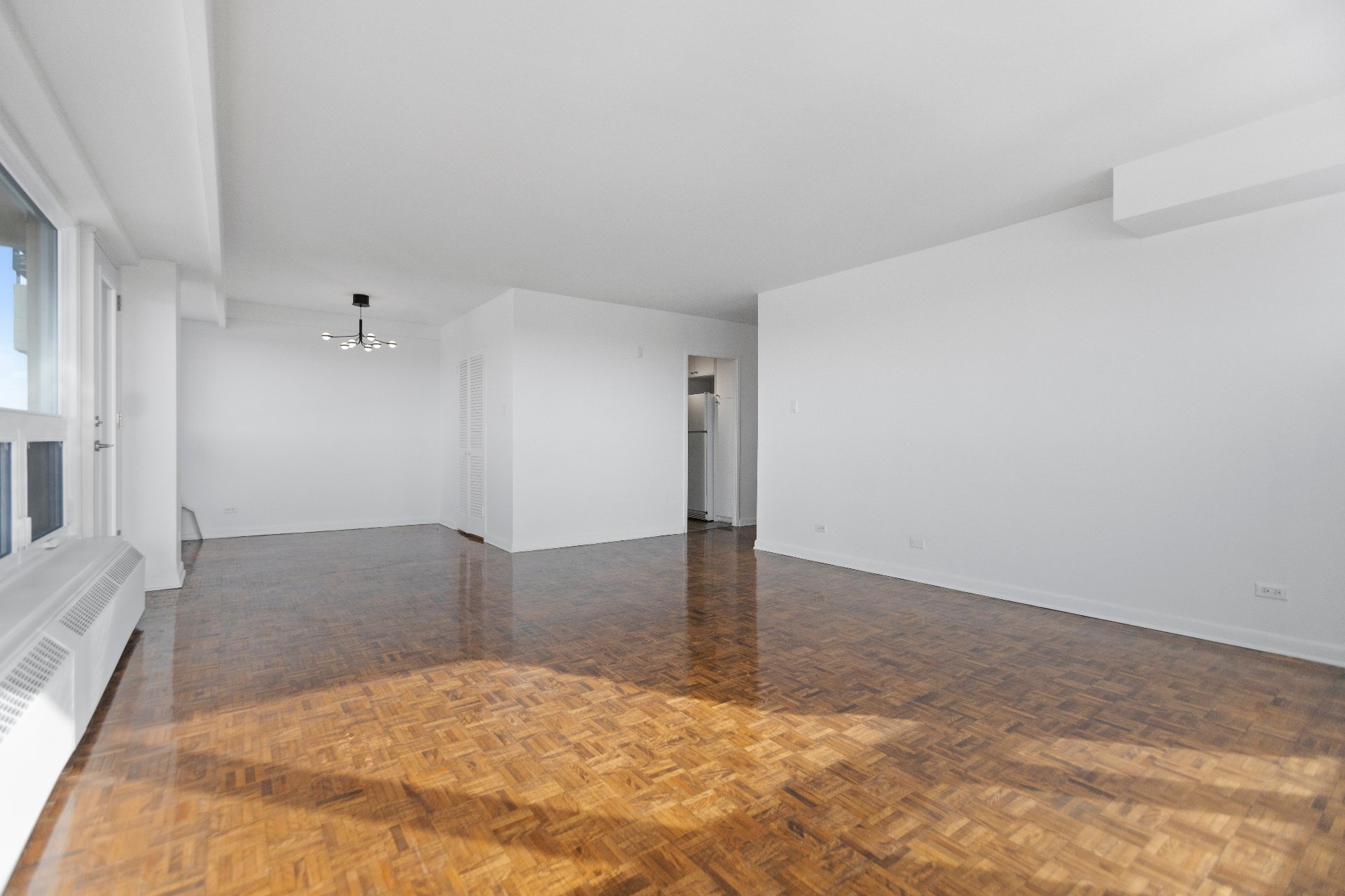 Côte-Saint-Luc, QC H3X 2W2, Canada, 2 Bedrooms Bedrooms, ,2 BathroomsBathrooms,Residential,Active,18206