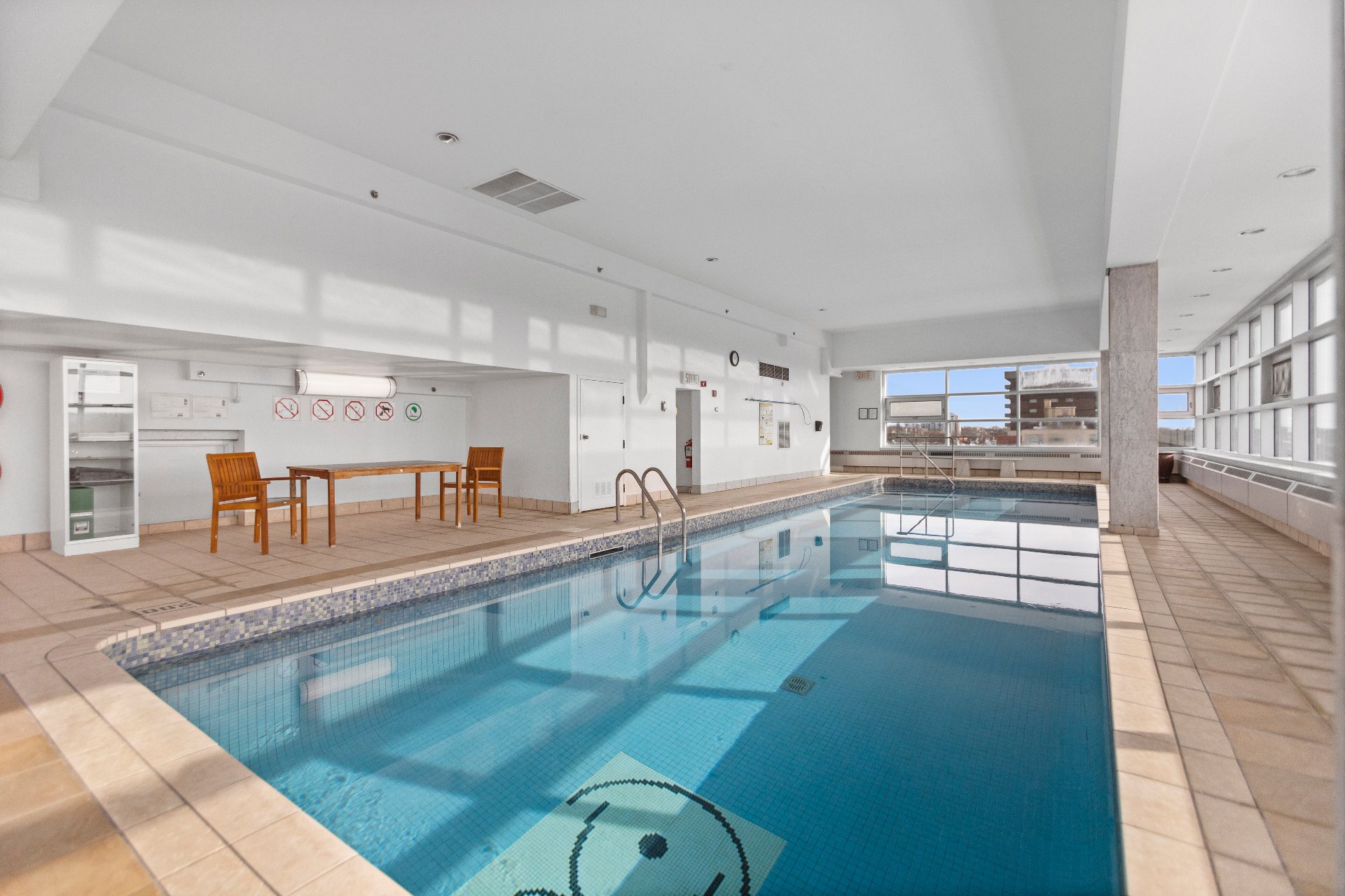 Côte-Saint-Luc, QC H3X 2W2, Canada, 2 Bedrooms Bedrooms, ,2 BathroomsBathrooms,Residential,Active,18206