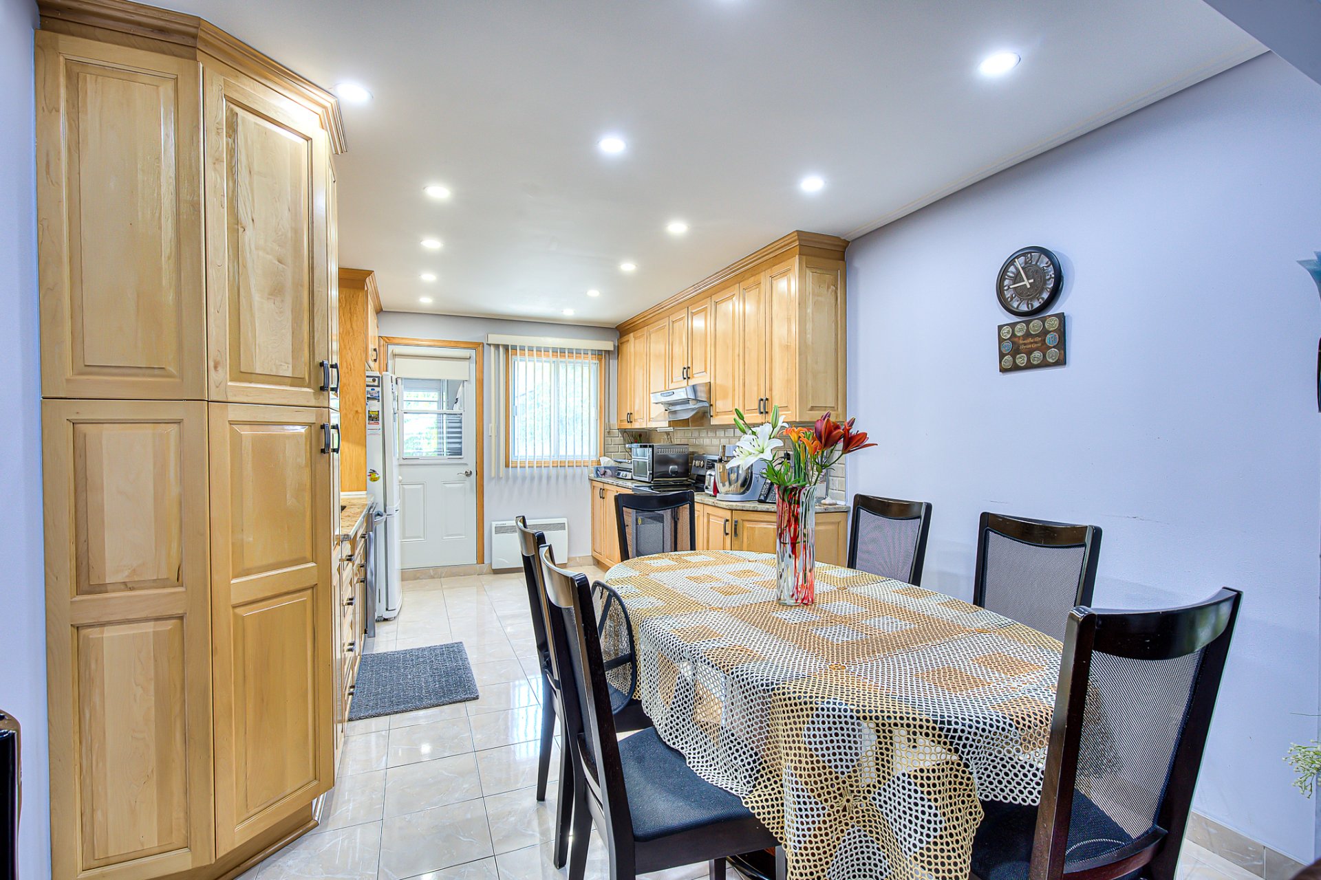 Montréal (Villeray/Saint-Michel/Parc-Extension), QC H3N 2V2, Canada, 6 Bedrooms Bedrooms, ,2 BathroomsBathrooms,Residential,Active,52918