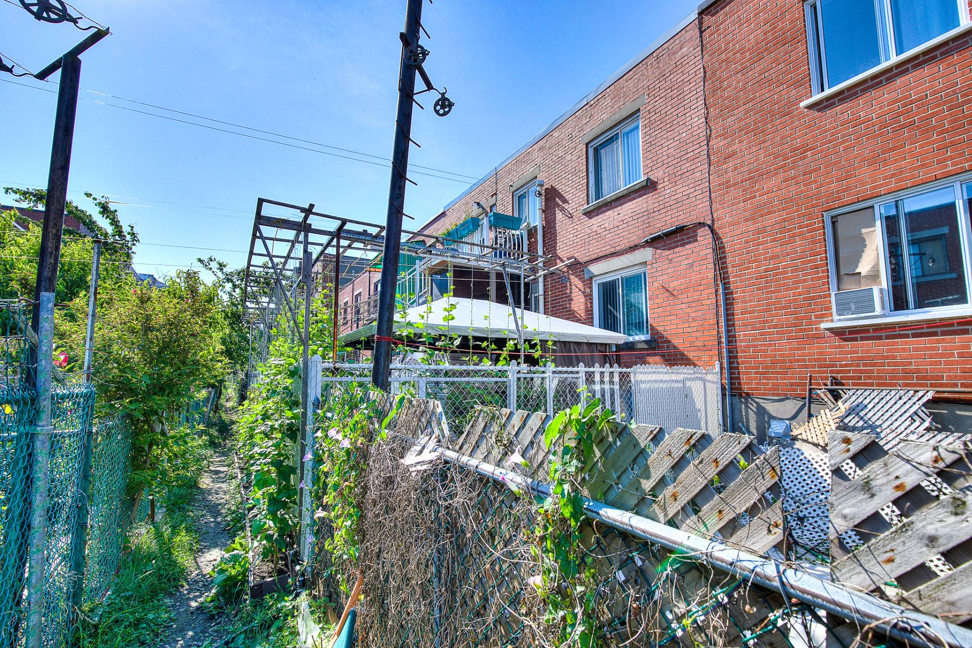 Montréal (Villeray/Saint-Michel/Parc-Extension), QC H3N 2V2, Canada, 6 Bedrooms Bedrooms, ,2 BathroomsBathrooms,Residential,Active,52918