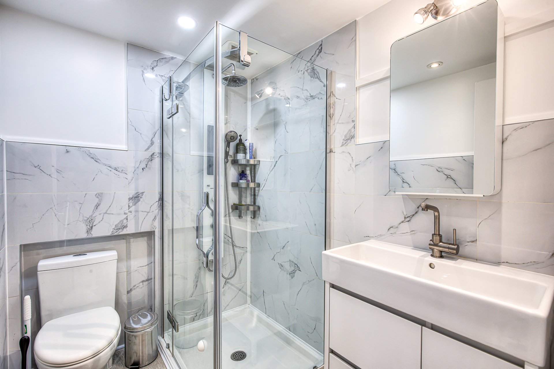 Montréal (Villeray/Saint-Michel/Parc-Extension), QC H3N 2V2, Canada, 6 Bedrooms Bedrooms, ,2 BathroomsBathrooms,Residential,Active,52918