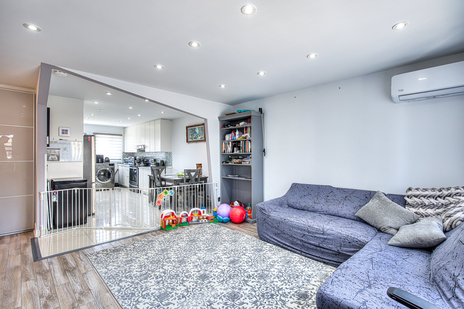 Montréal (Villeray/Saint-Michel/Parc-Extension), QC H3N 2V2, Canada, 6 Bedrooms Bedrooms, ,2 BathroomsBathrooms,Residential,Active,52918