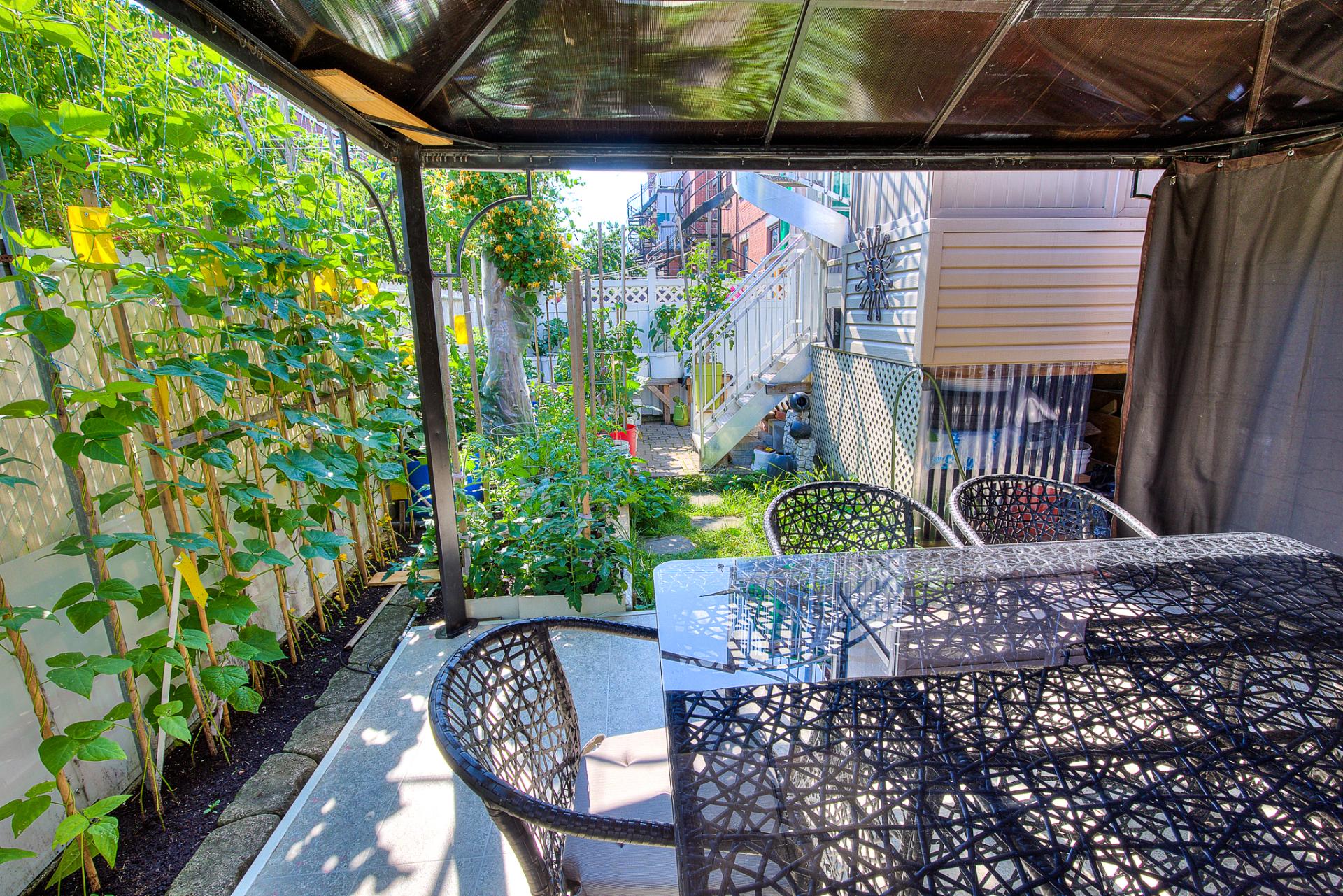 Montréal (Villeray/Saint-Michel/Parc-Extension), QC H3N 2V2, Canada, 6 Bedrooms Bedrooms, ,2 BathroomsBathrooms,Residential,Active,52918