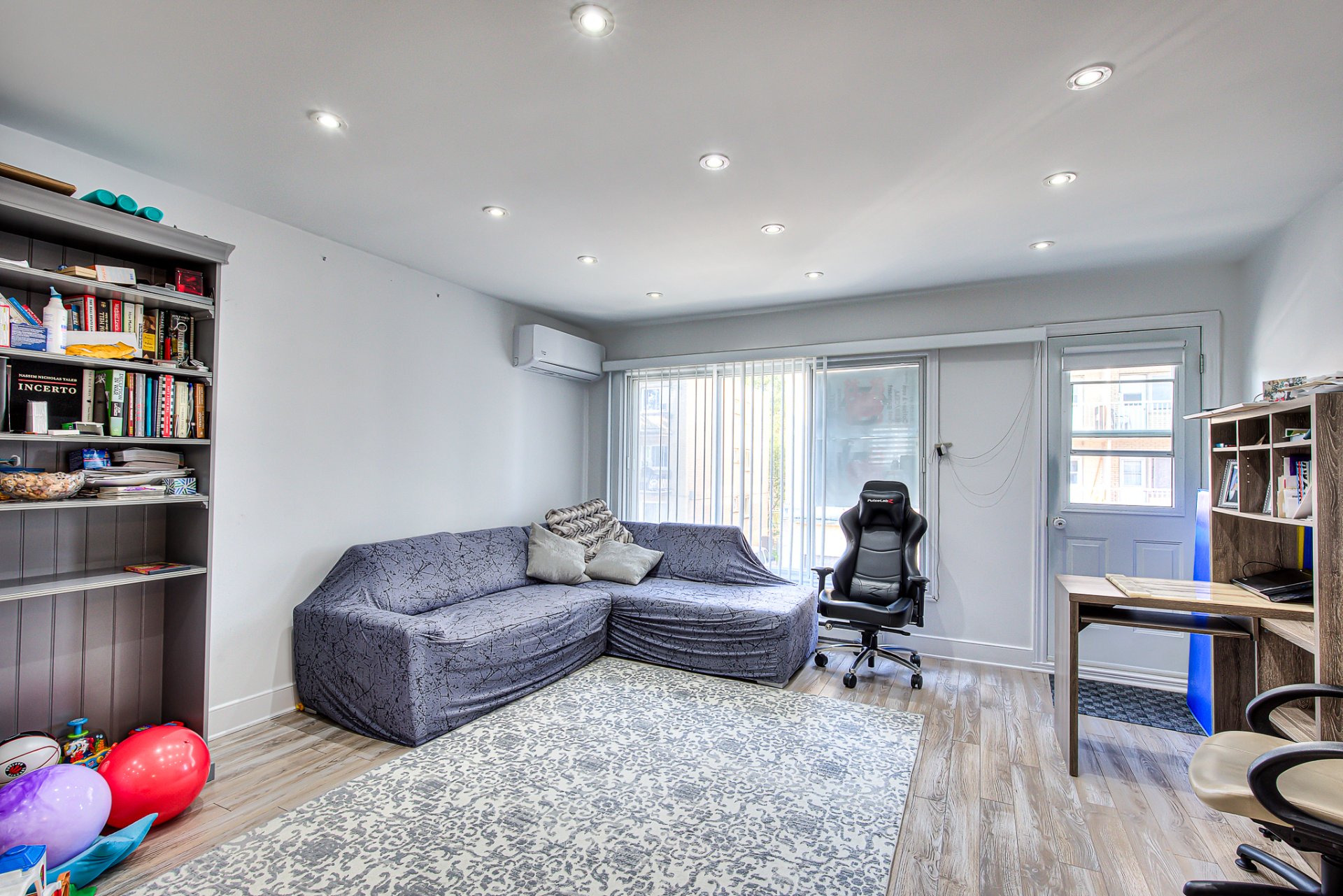 Montréal (Villeray/Saint-Michel/Parc-Extension), QC H3N 2V2, Canada, 6 Bedrooms Bedrooms, ,2 BathroomsBathrooms,Residential,Active,52918