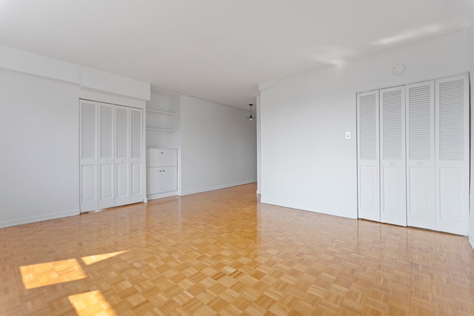 Montréal (Ville-Marie), QC H3H 2J8, Canada, 1 Bedroom Bedrooms, ,1 BathroomBathrooms,Residential,Active,46253