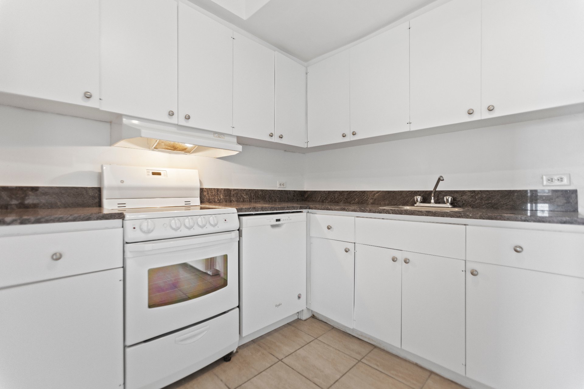 Montréal (Ville-Marie), QC H3H 2J8, Canada, 1 Bedroom Bedrooms, ,1 BathroomBathrooms,Residential,Active,46253