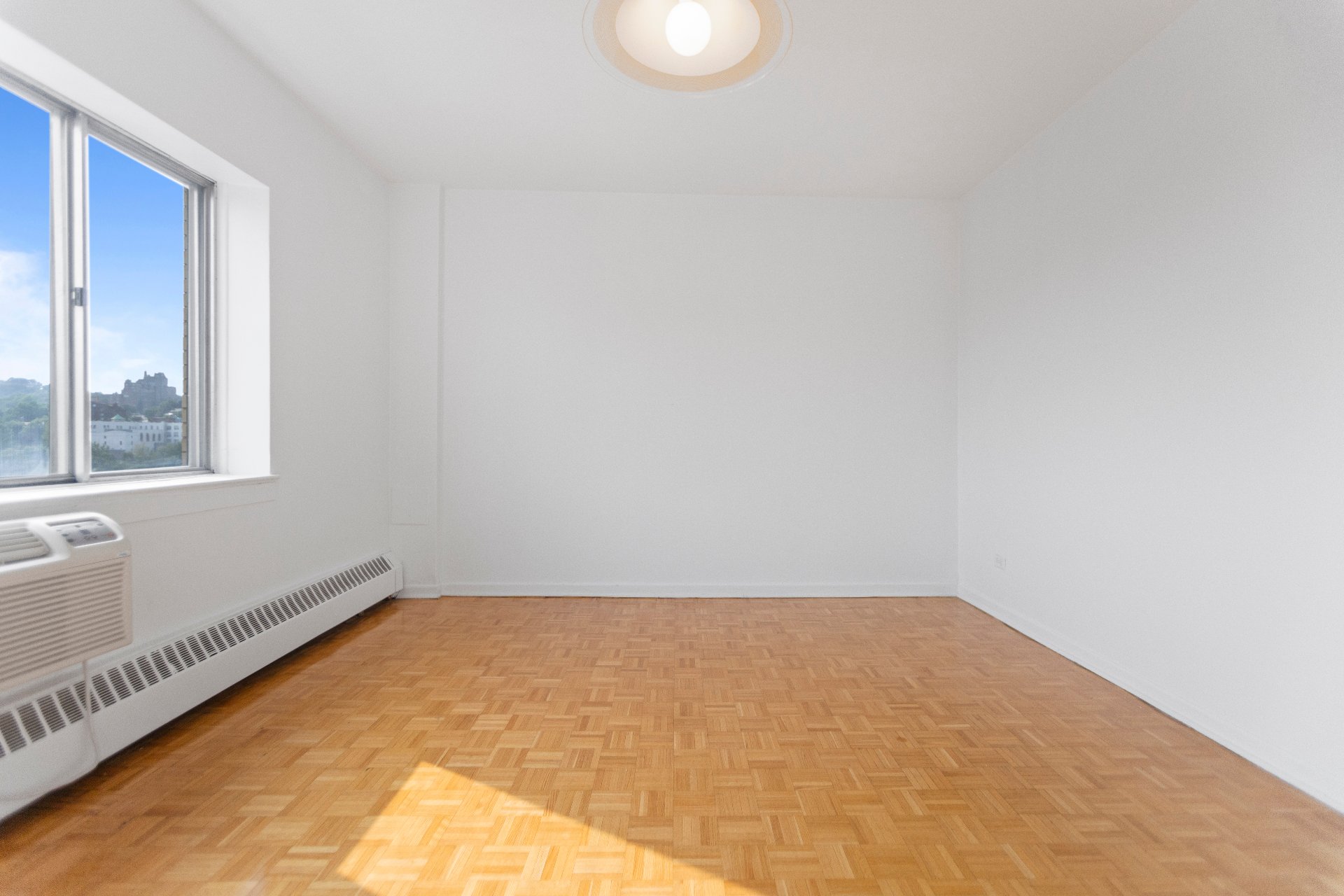 Montréal (Ville-Marie), QC H3H 2J8, Canada, 1 Bedroom Bedrooms, ,1 BathroomBathrooms,Residential,Active,46253