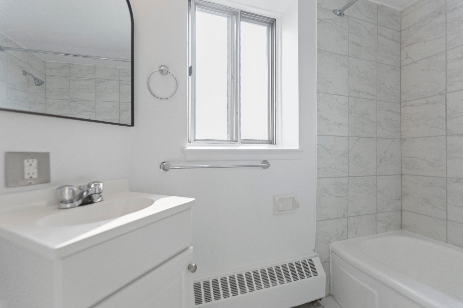 Montréal (Ville-Marie), QC H3H 2J8, Canada, 1 Bedroom Bedrooms, ,1 BathroomBathrooms,Residential,Active,46253