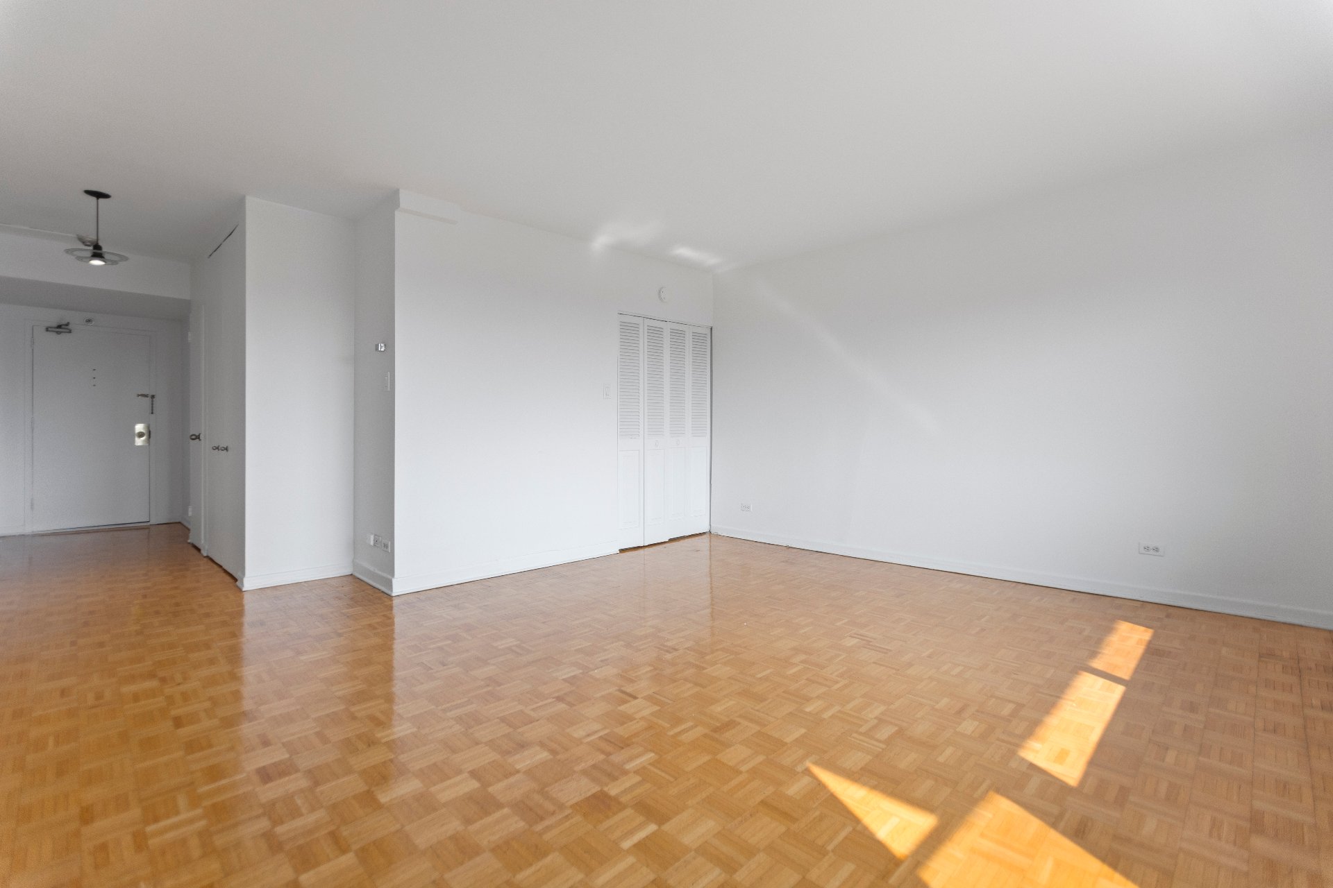 Montréal (Ville-Marie), QC H3H 2J8, Canada, 1 Bedroom Bedrooms, ,1 BathroomBathrooms,Residential,Active,46253