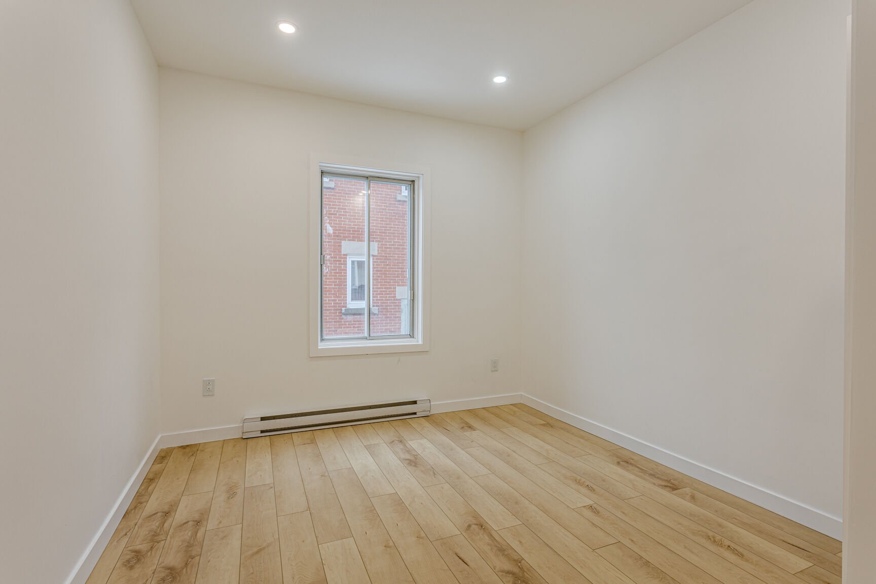 Montréal (Le Sud-Ouest), QC H4E 3C5, Canada, 4 Bedrooms Bedrooms, ,1 BathroomBathrooms,Residential,Active,132399