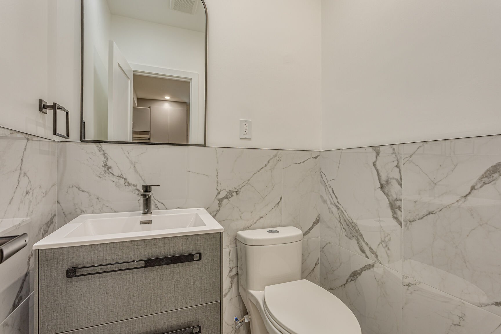 Montréal (Le Sud-Ouest), QC H4E 3C5, Canada, 4 Bedrooms Bedrooms, ,1 BathroomBathrooms,Residential,Active,132399