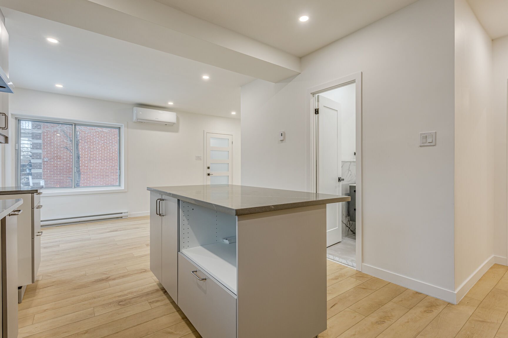 Montréal (Le Sud-Ouest), QC H4E 3C5, Canada, 4 Bedrooms Bedrooms, ,1 BathroomBathrooms,Residential,Active,132399