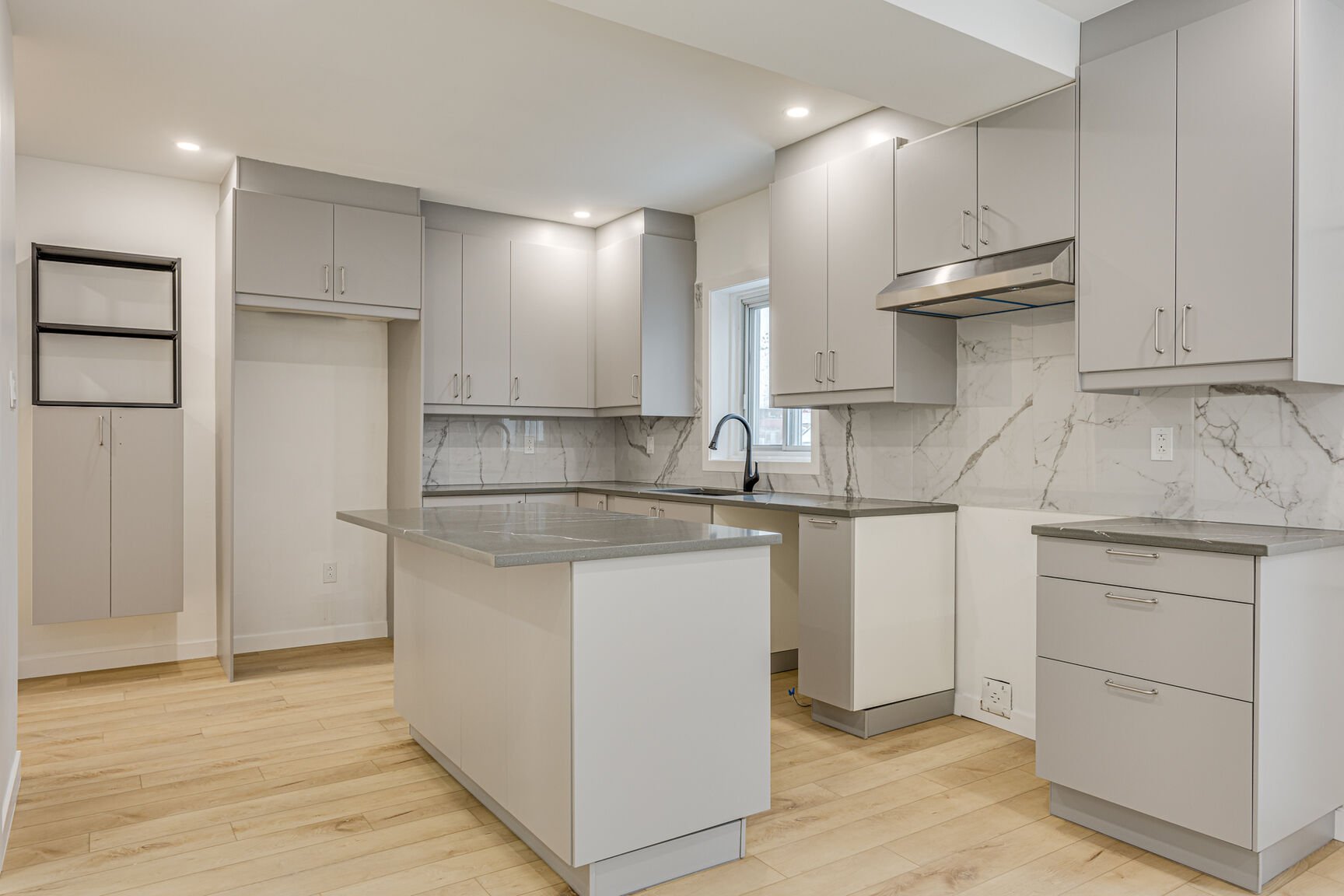 Montréal (Le Sud-Ouest), QC H4E 3C5, Canada, 4 Bedrooms Bedrooms, ,1 BathroomBathrooms,Residential,Active,132399