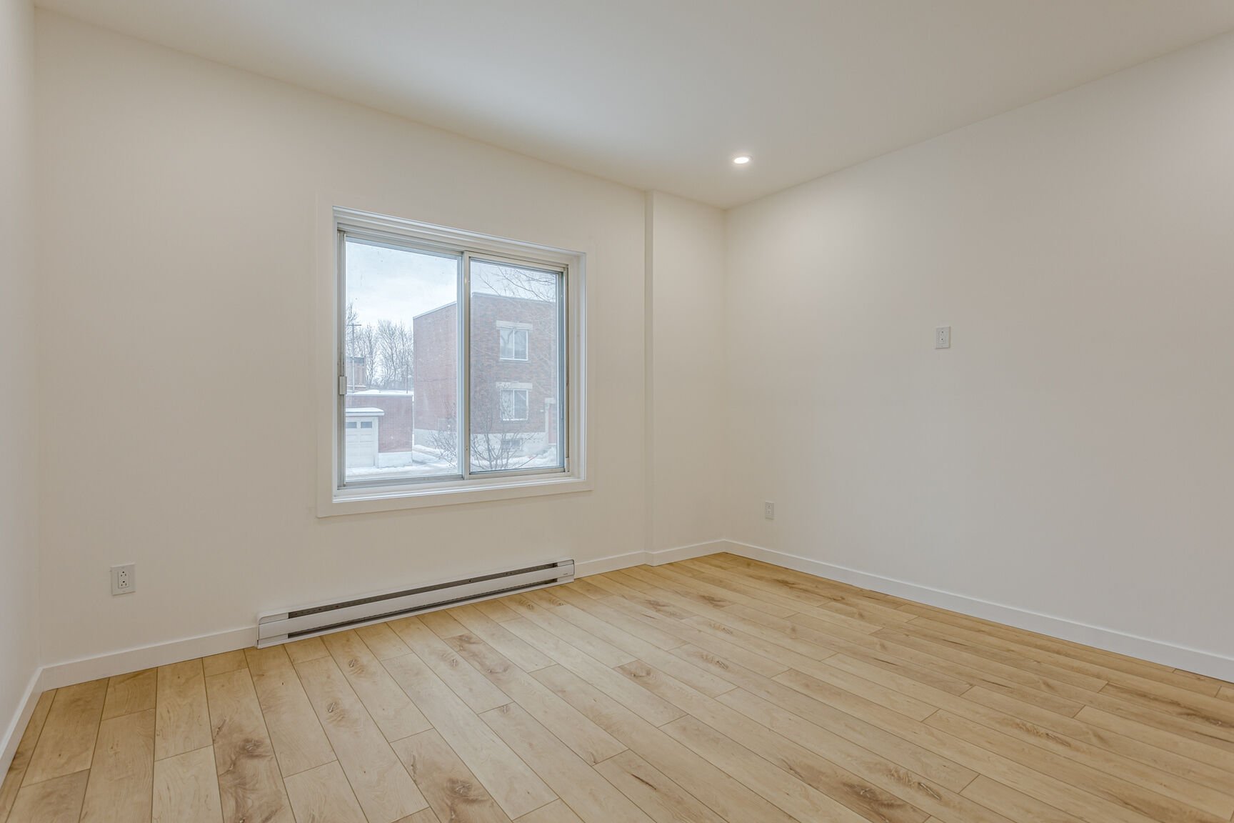 Montréal (Le Sud-Ouest), QC H4E 3C5, Canada, 4 Bedrooms Bedrooms, ,1 BathroomBathrooms,Residential,Active,132399