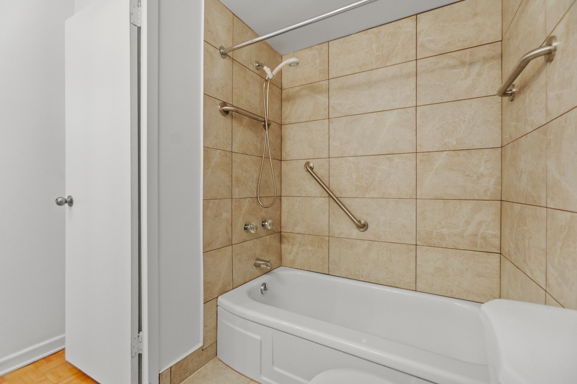 Montréal (Ville-Marie), QC H3H 2J8, Canada, 1 Bedroom Bedrooms, ,1 BathroomBathrooms,Residential,Active,12514