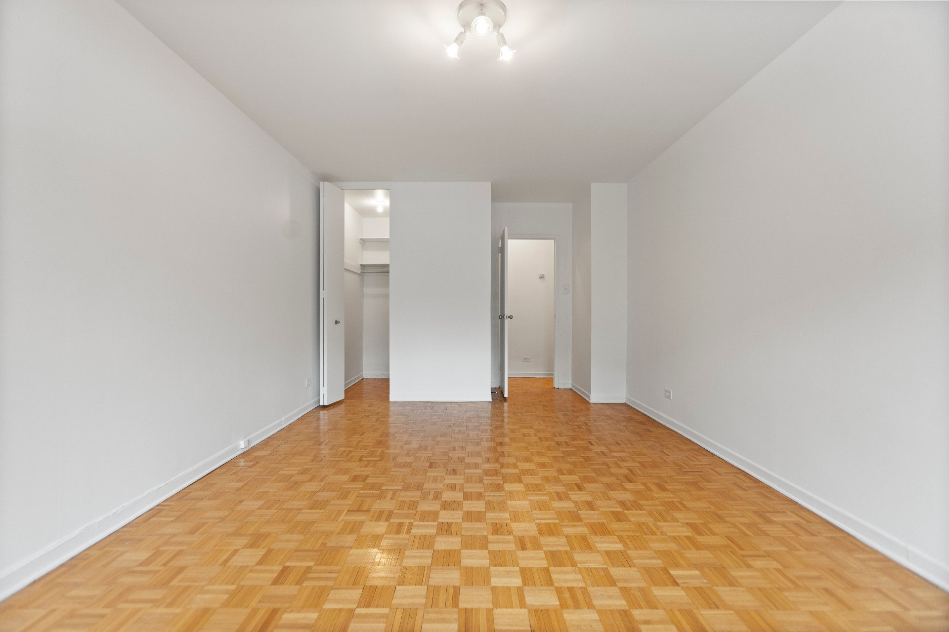 Montréal (Ville-Marie), QC H3H 2J8, Canada, 1 Bedroom Bedrooms, ,1 BathroomBathrooms,Residential,Active,12514