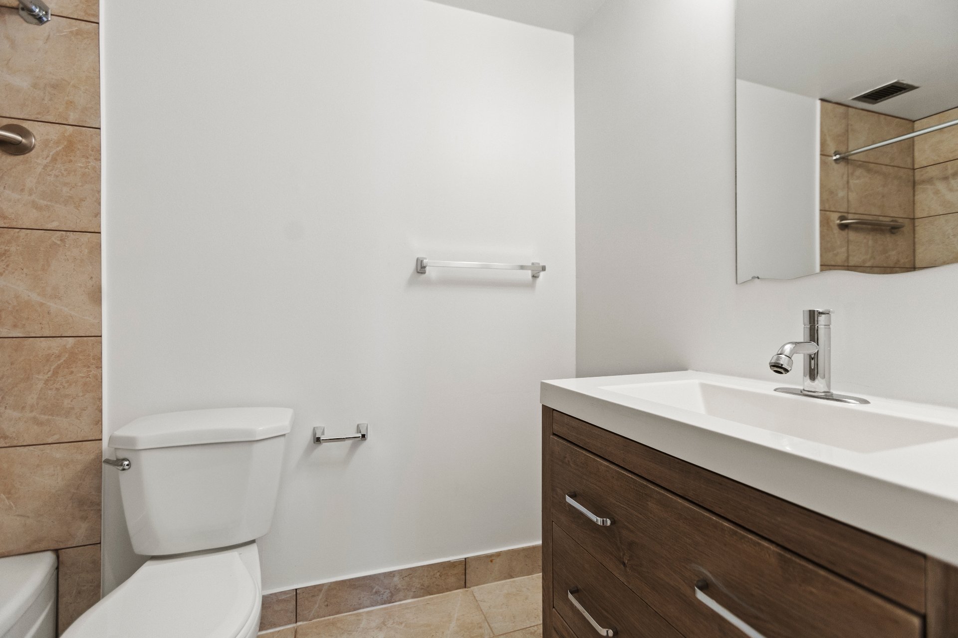 Montréal (Ville-Marie), QC H3H 2J8, Canada, 1 Bedroom Bedrooms, ,1 BathroomBathrooms,Residential,Active,12514