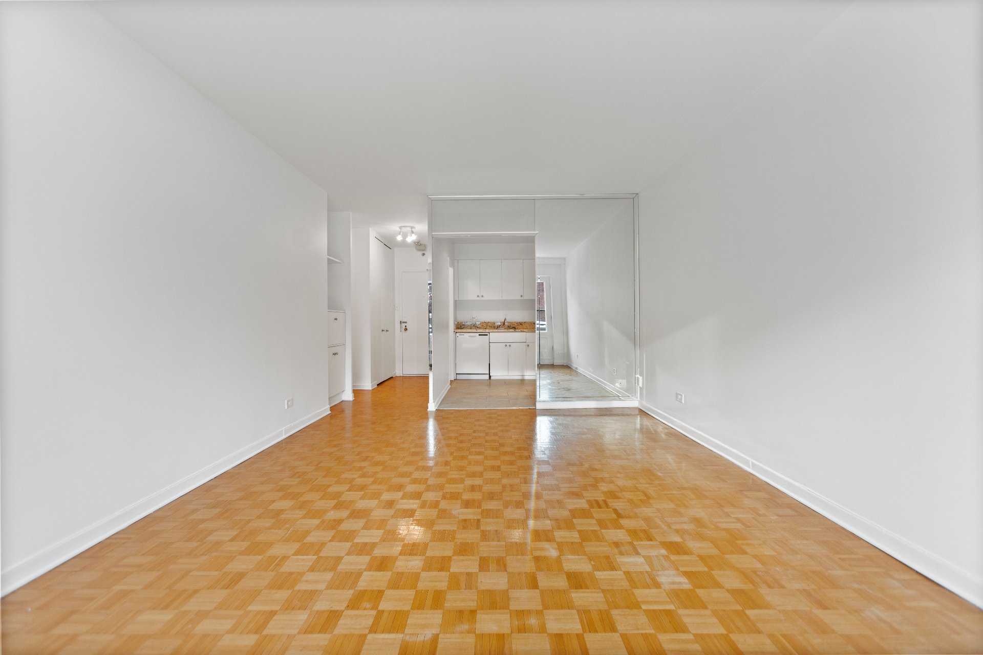 Montréal (Ville-Marie), QC H3H 2J8, Canada, 1 Bedroom Bedrooms, ,1 BathroomBathrooms,Residential,Active,12514