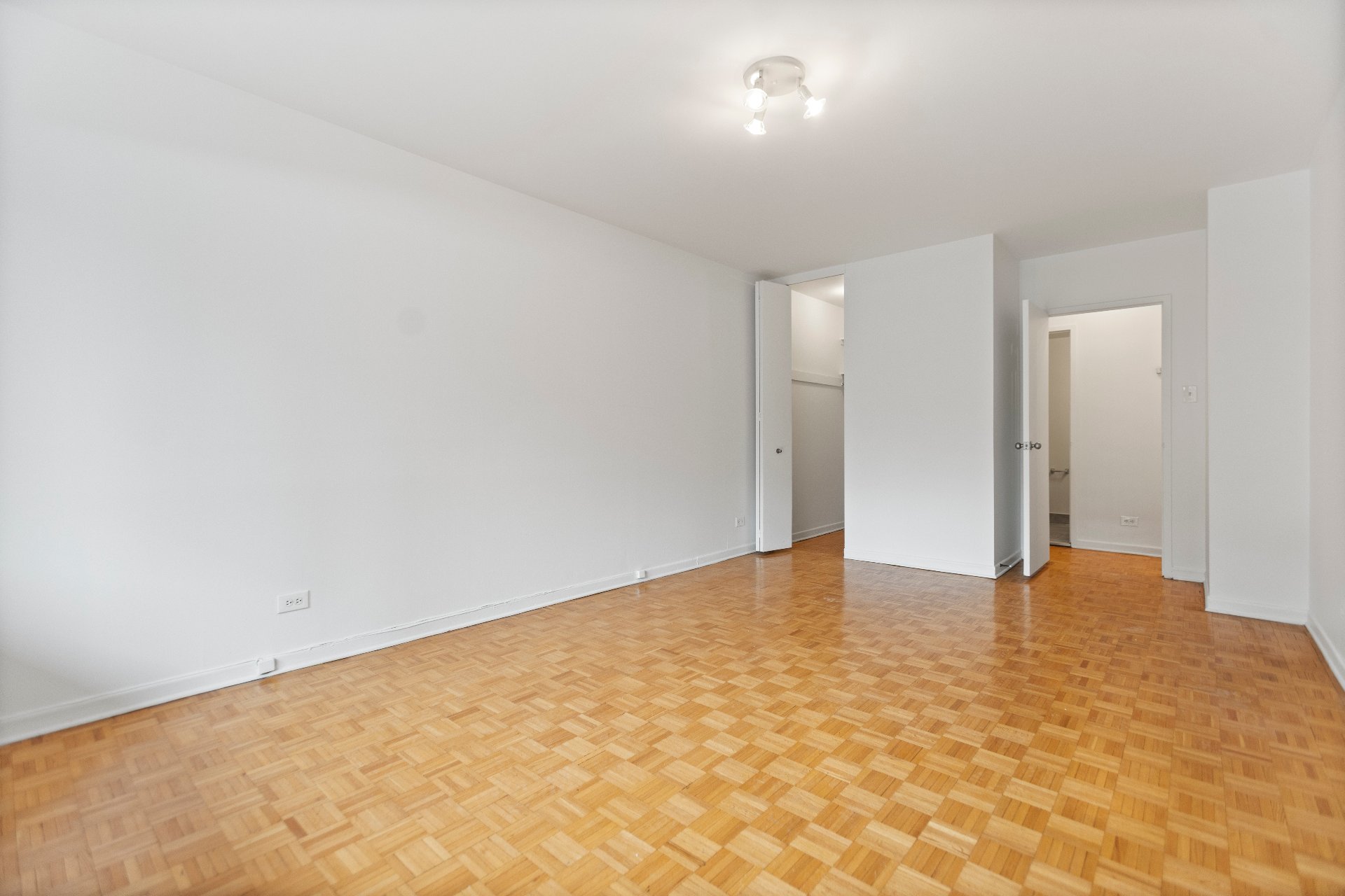 Montréal (Ville-Marie), QC H3H 2J8, Canada, 1 Bedroom Bedrooms, ,1 BathroomBathrooms,Residential,Active,12514