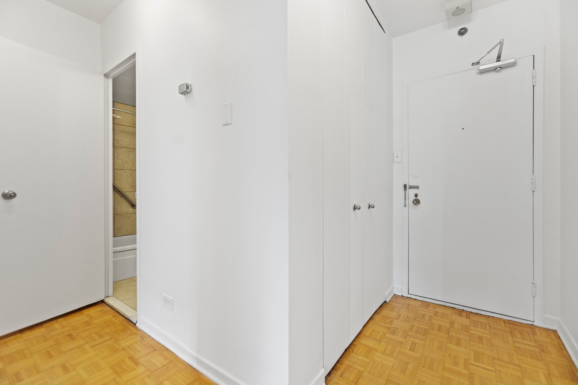 Montréal (Ville-Marie), QC H3H 2J8, Canada, 1 Bedroom Bedrooms, ,1 BathroomBathrooms,Residential,Active,12514