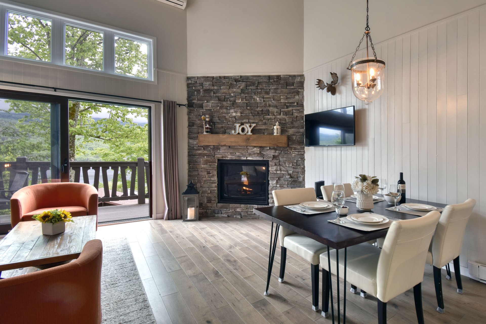 Mont-Tremblant, QC J8E 1B9, Canada, 2 Bedrooms Bedrooms, ,2 BathroomsBathrooms,Residential,Active,30512