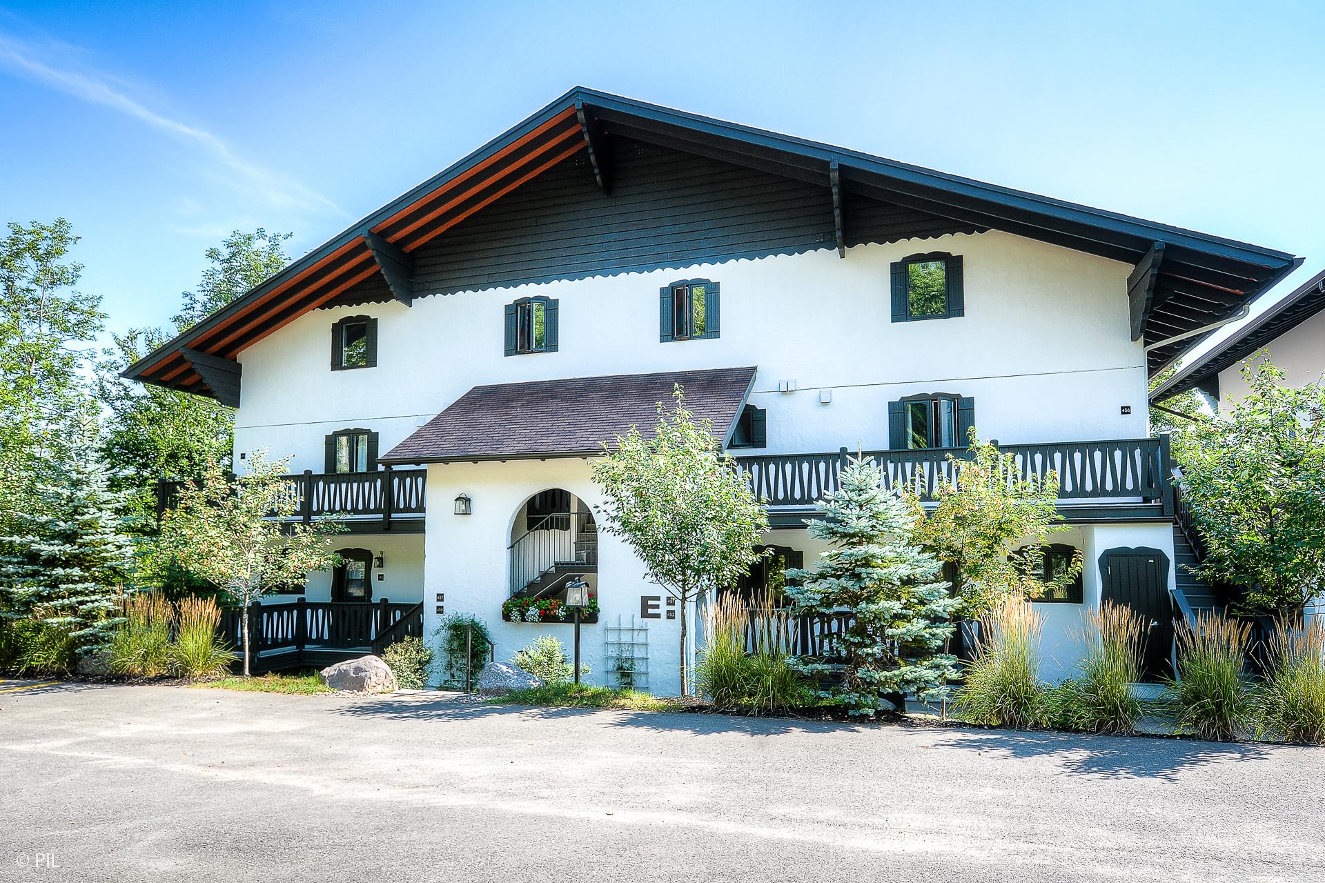 Mont-Tremblant, QC J8E 1B9, Canada, 2 Bedrooms Bedrooms, ,2 BathroomsBathrooms,Residential,Active,30512