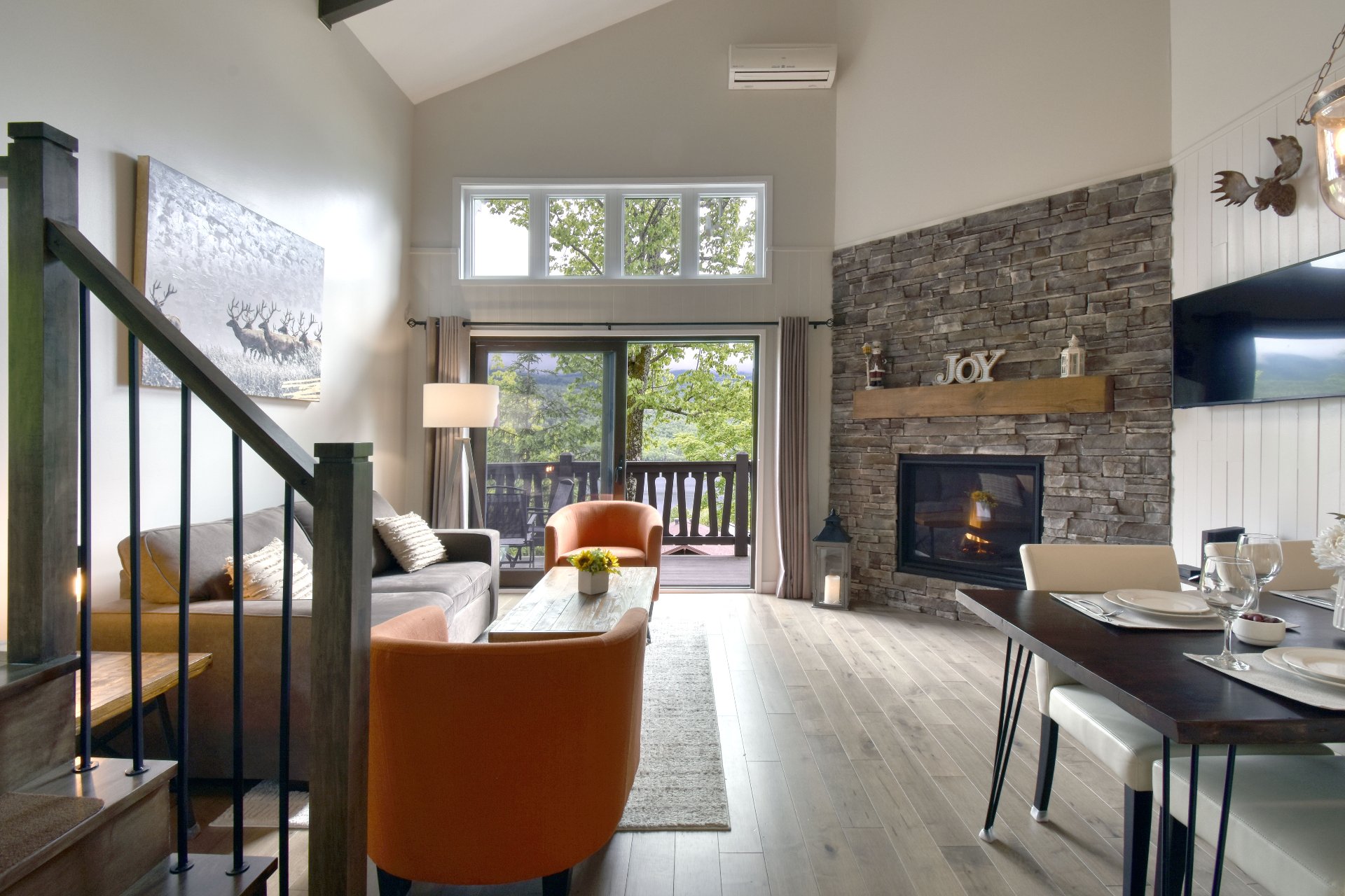 Mont-Tremblant, QC J8E 1B9, Canada, 2 Bedrooms Bedrooms, ,2 BathroomsBathrooms,Residential,Active,30512